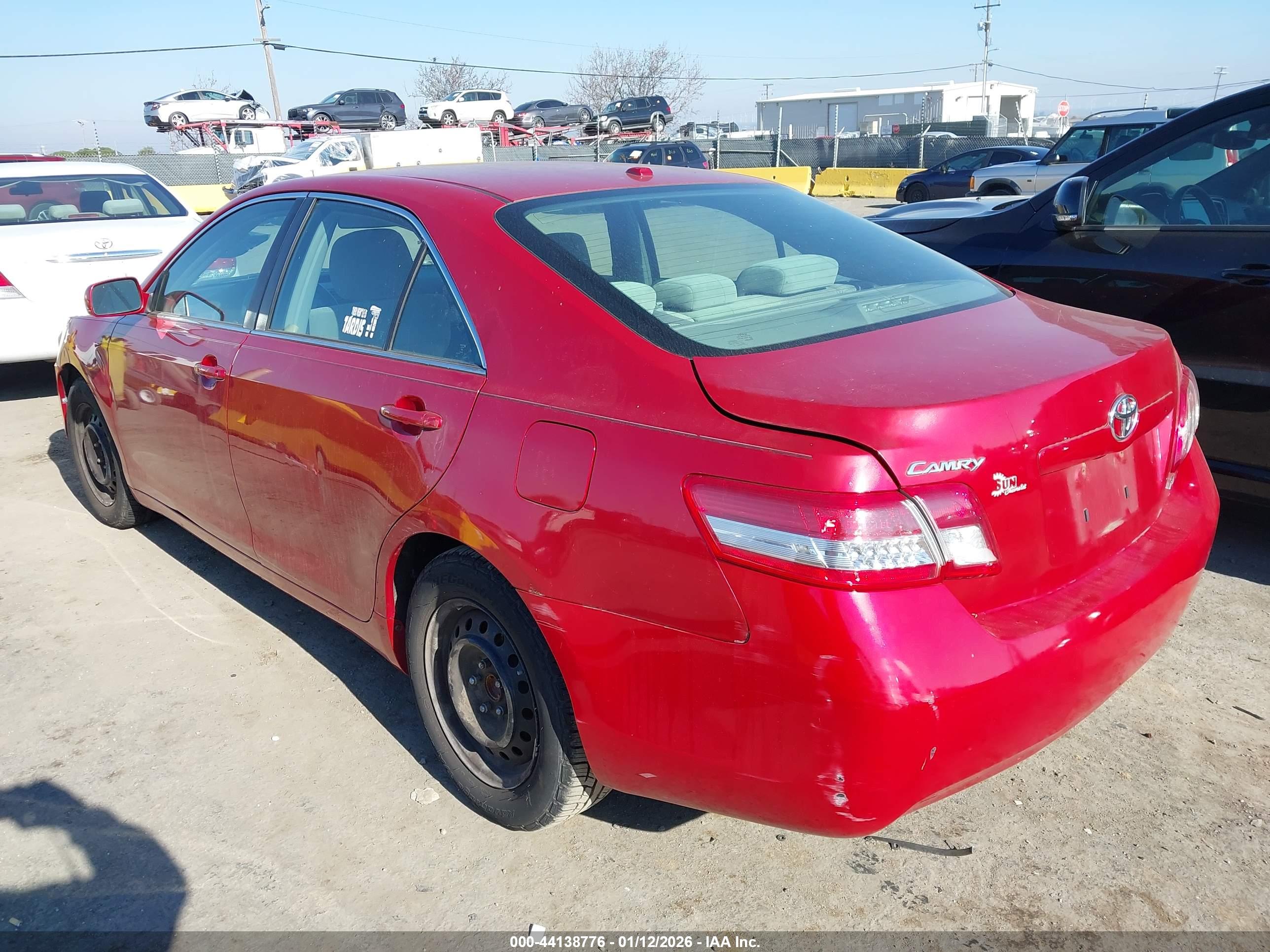 TOYOTA CAMRY image 3