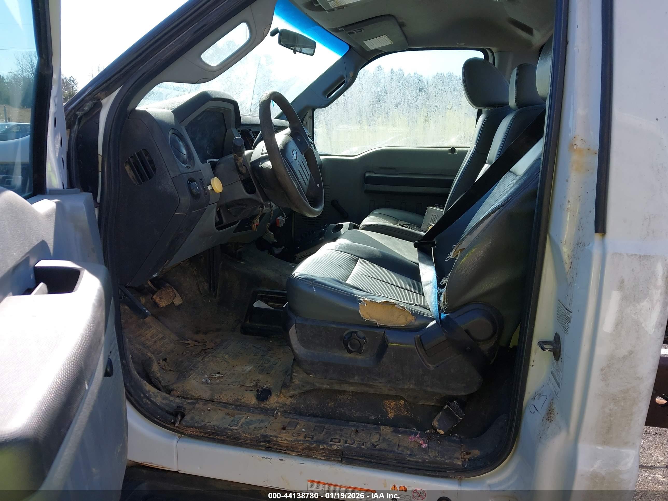 FORD F-550 image 8