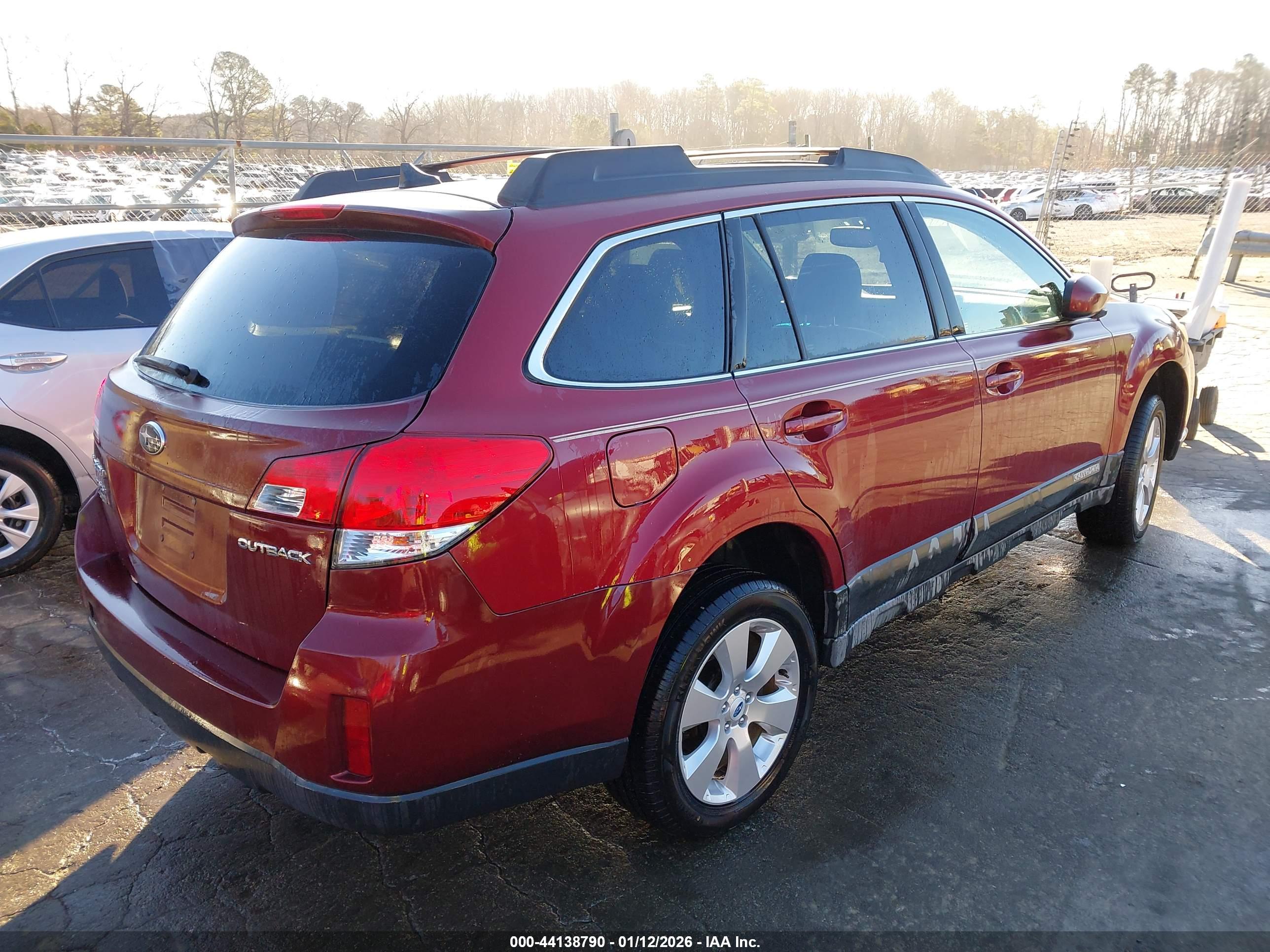 SUBARU OUTBACK image 4