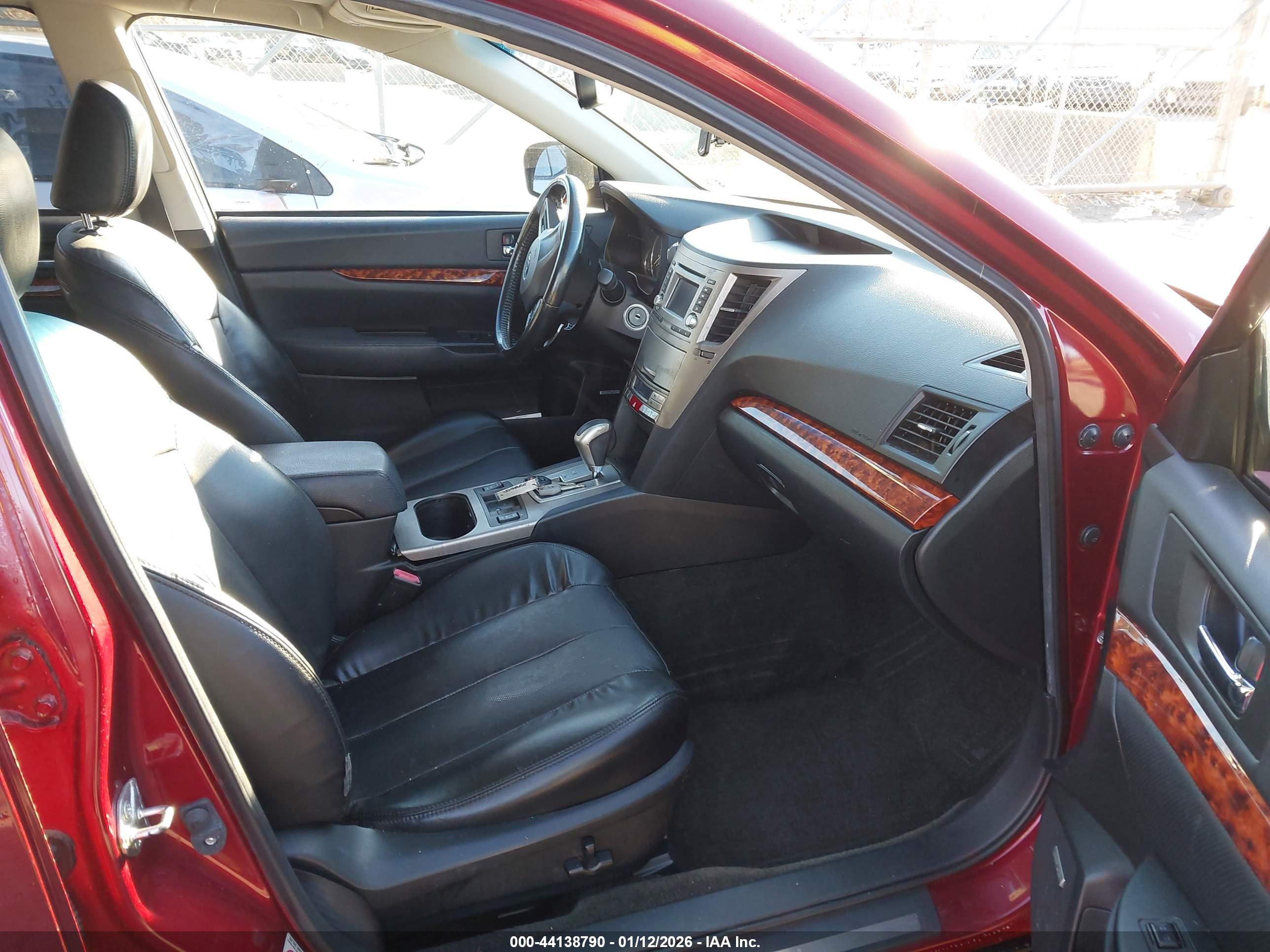 SUBARU OUTBACK image 5