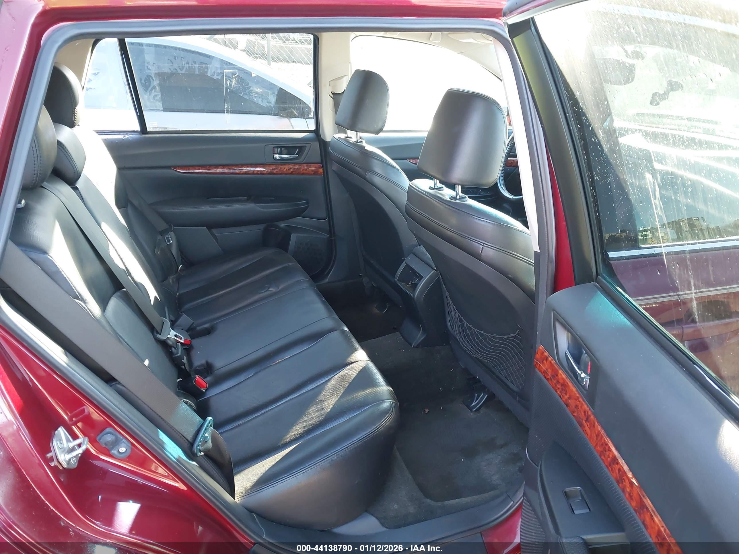 SUBARU OUTBACK image 8