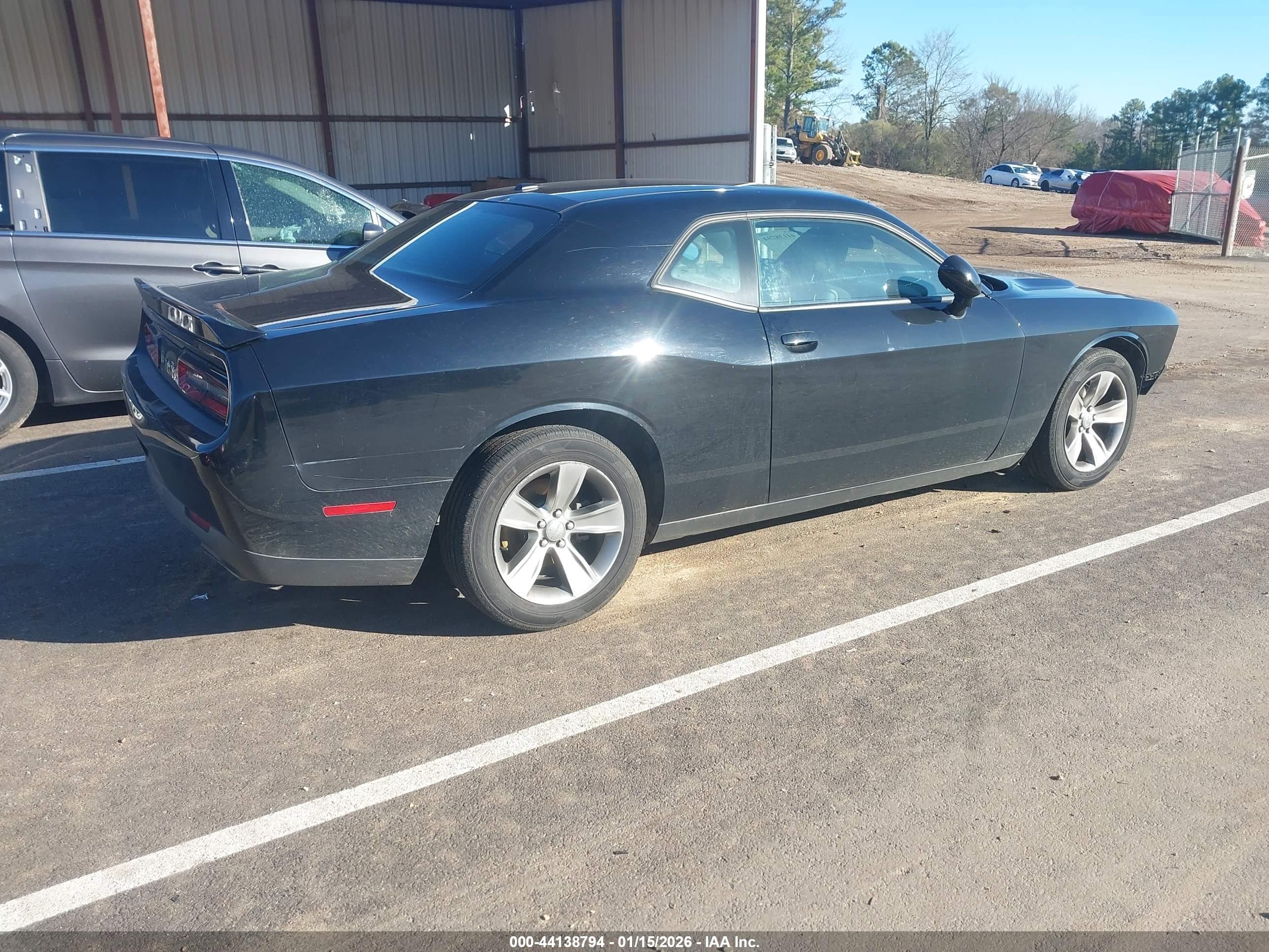 DODGE CHALLENGER image 4