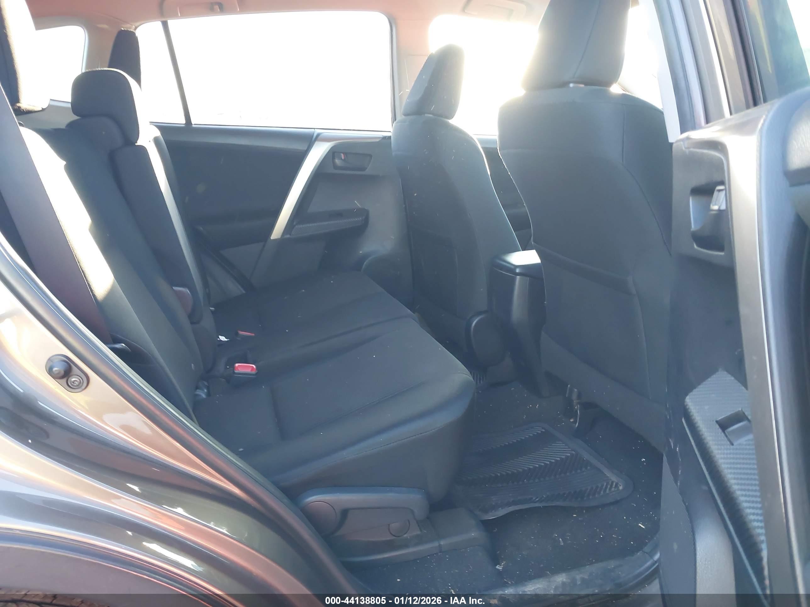 TOYOTA RAV4 image 8