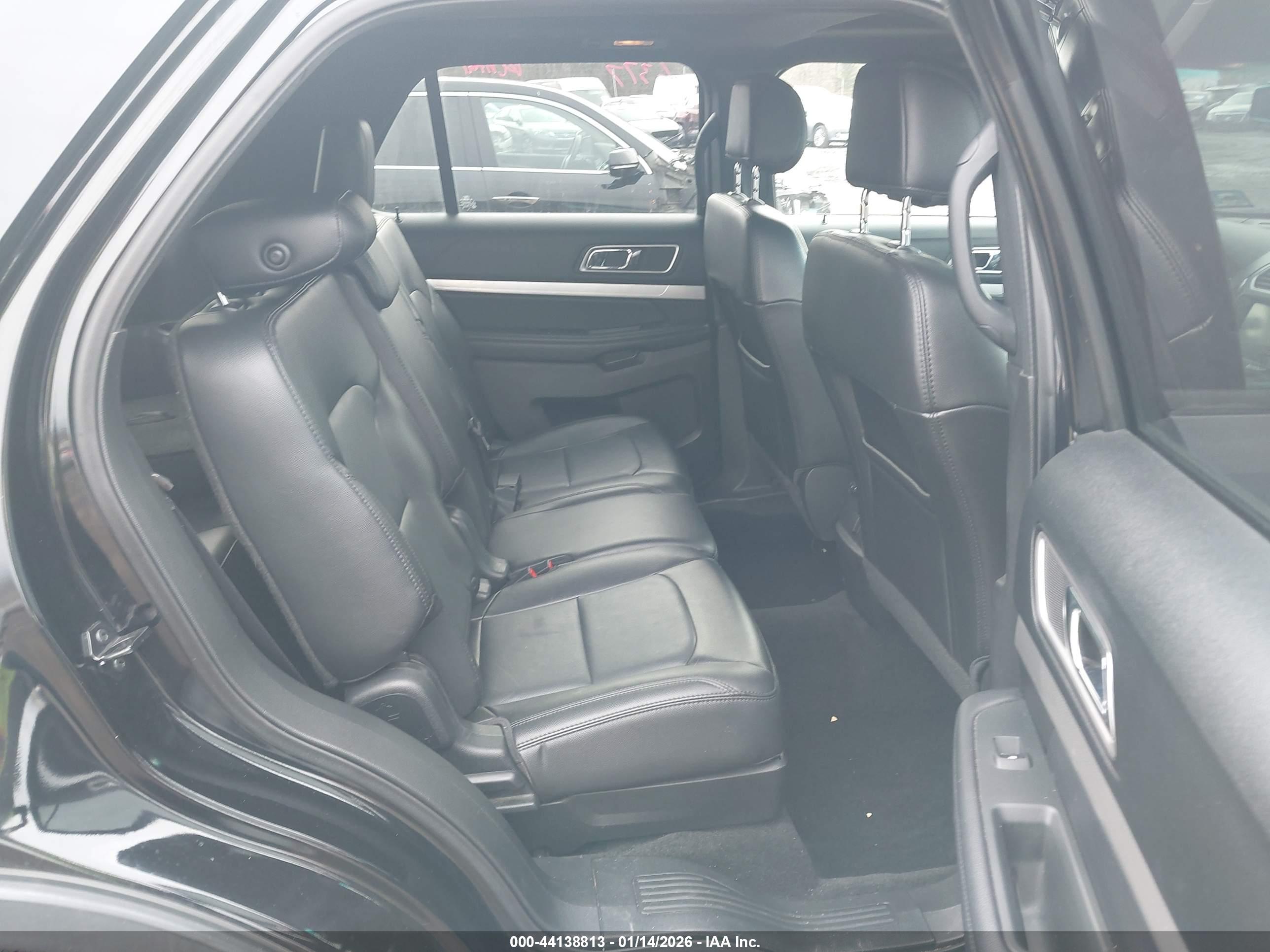 FORD EXPLORER image 8