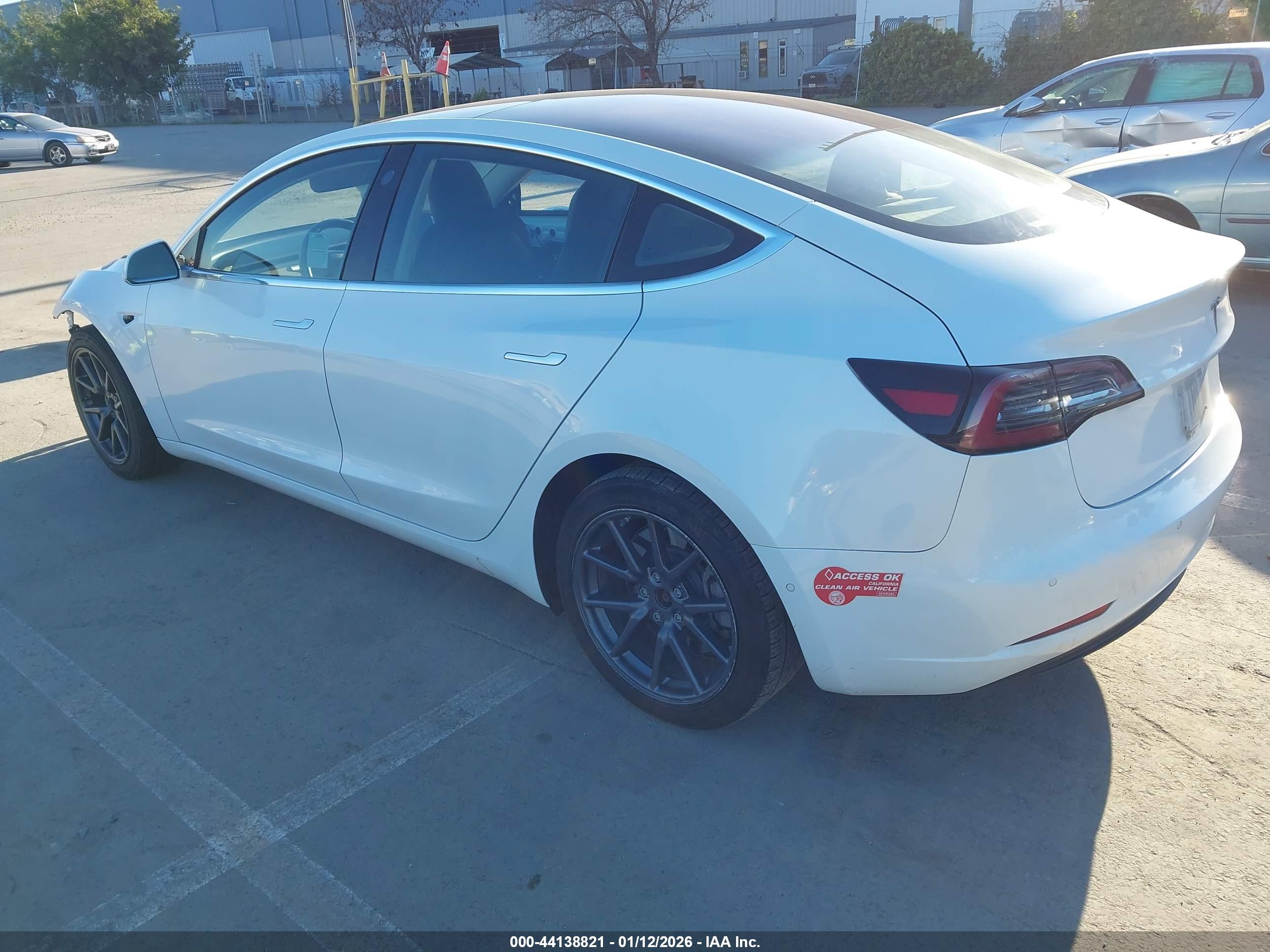 TESLA MODEL image 3