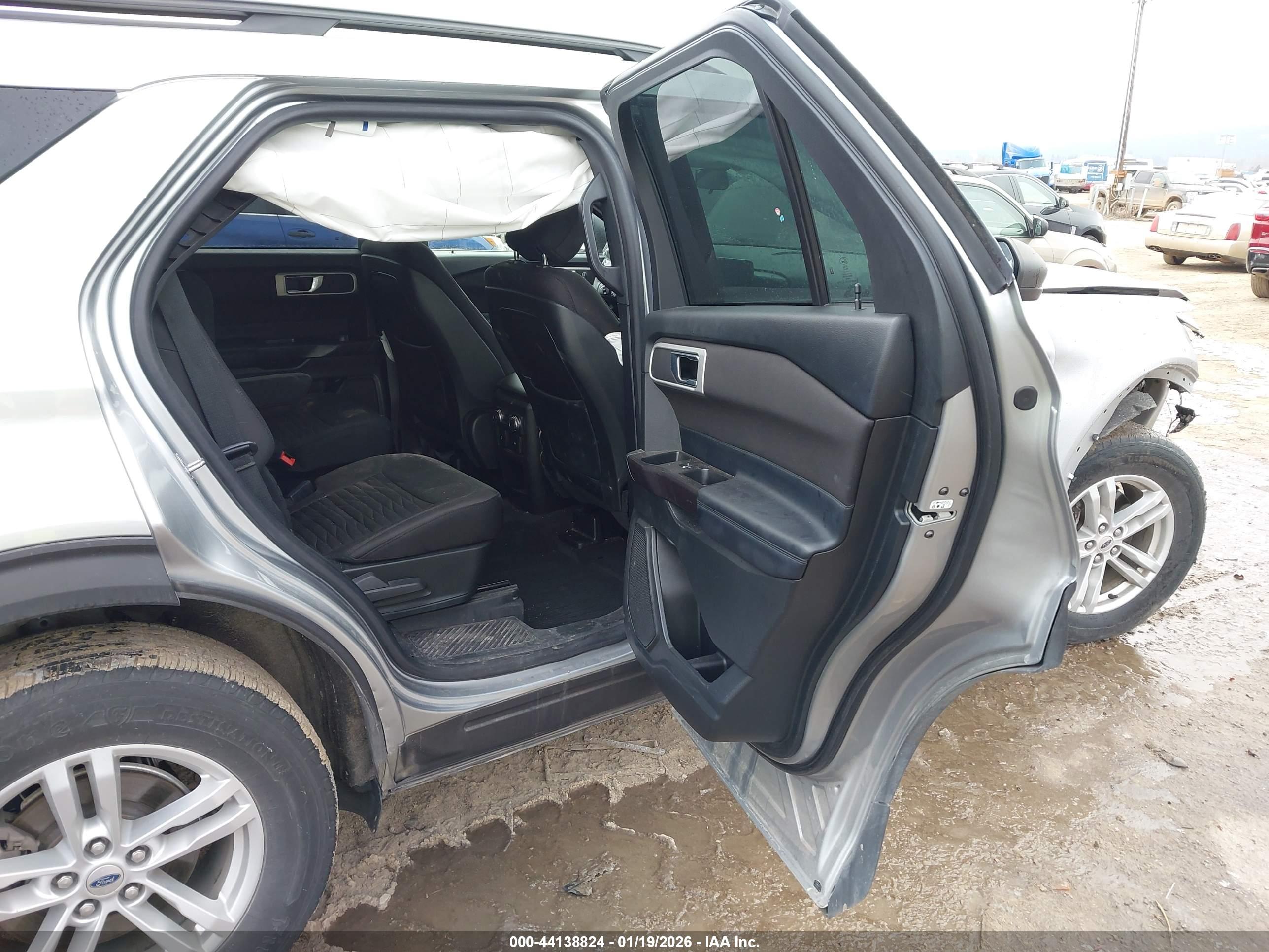 FORD EXPLORER image 8