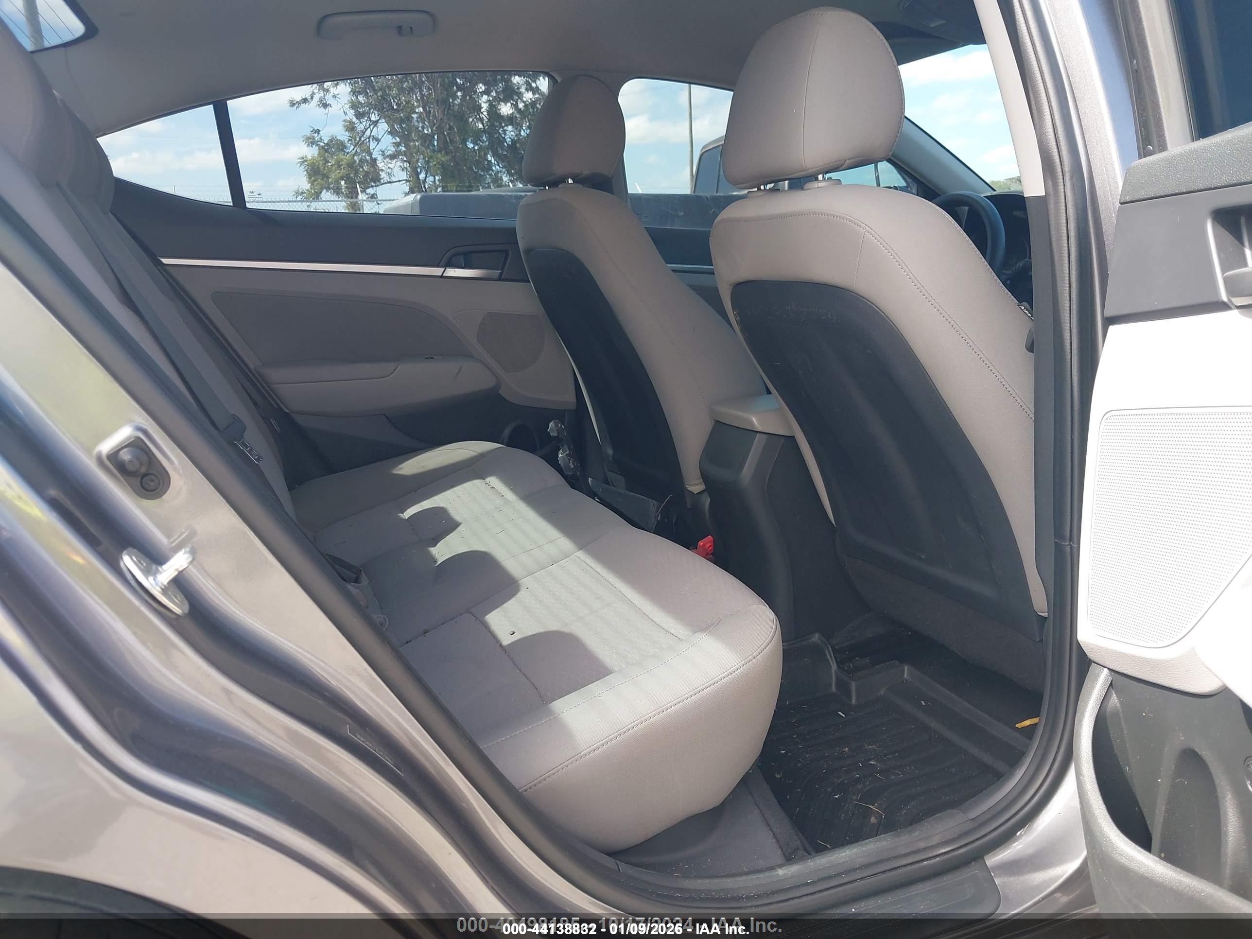 HYUNDAI ELANTRA image 8