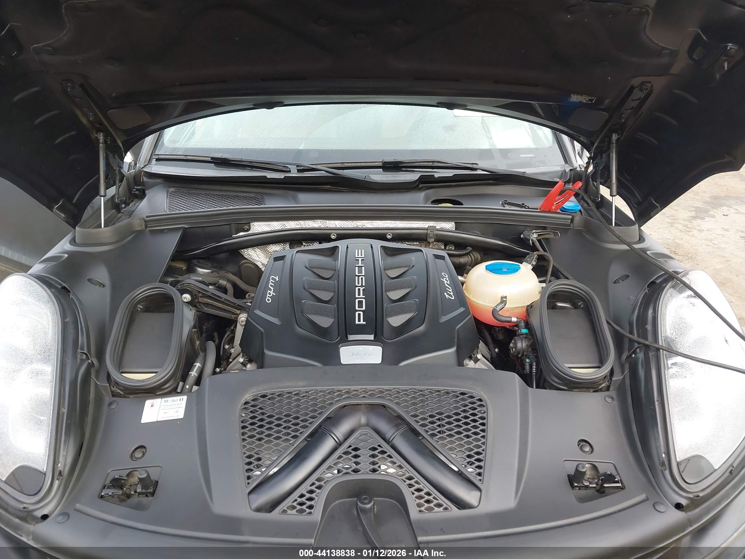PORSCHE MACAN image 10