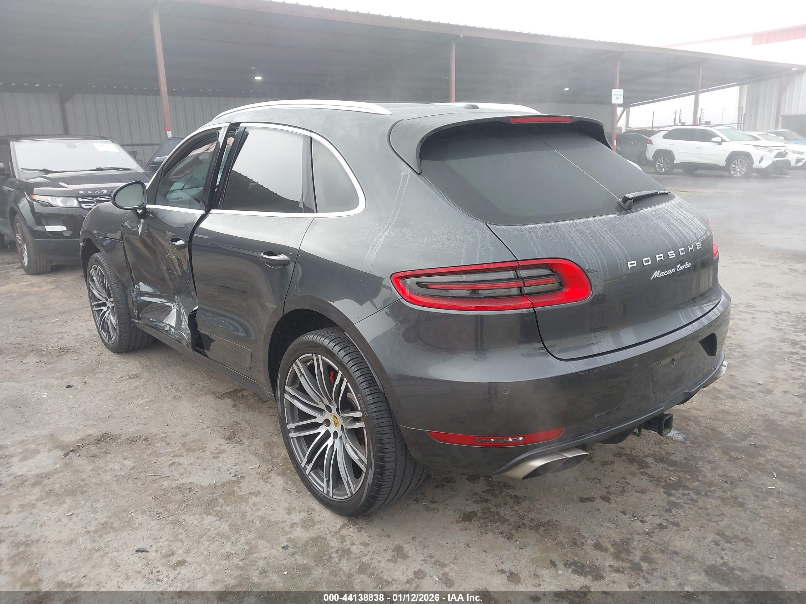 PORSCHE MACAN image 3