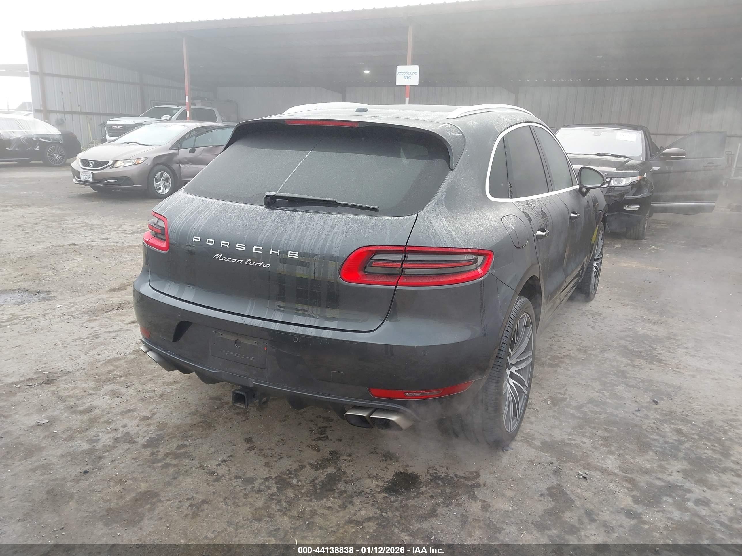 PORSCHE MACAN image 4
