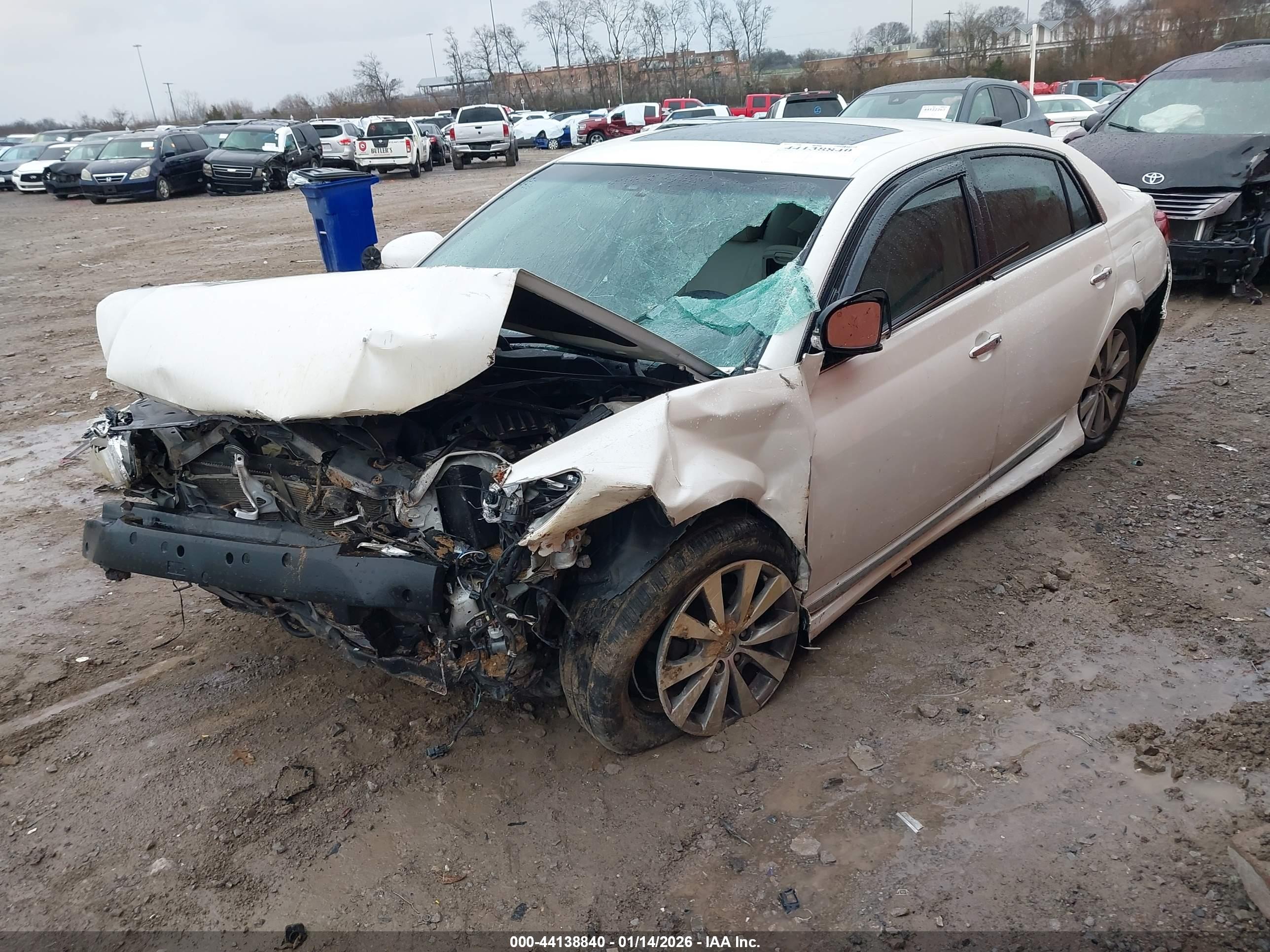 TOYOTA AVALON image 2
