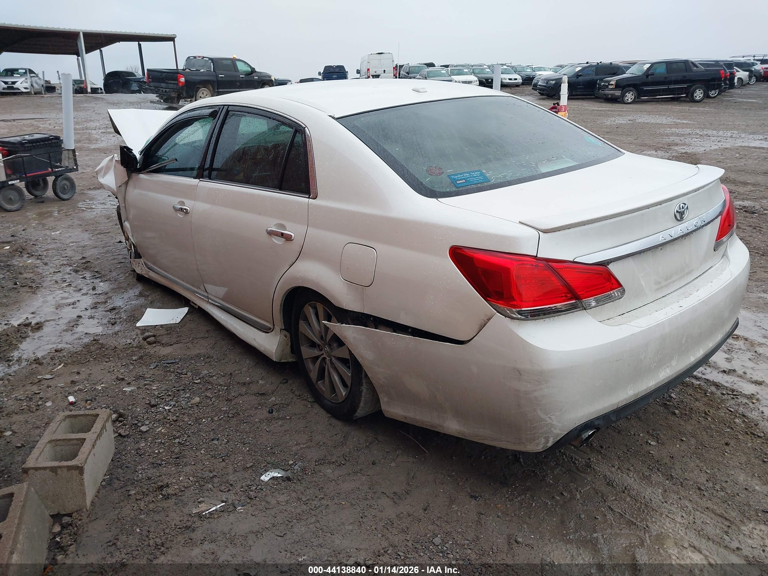 TOYOTA AVALON image 3