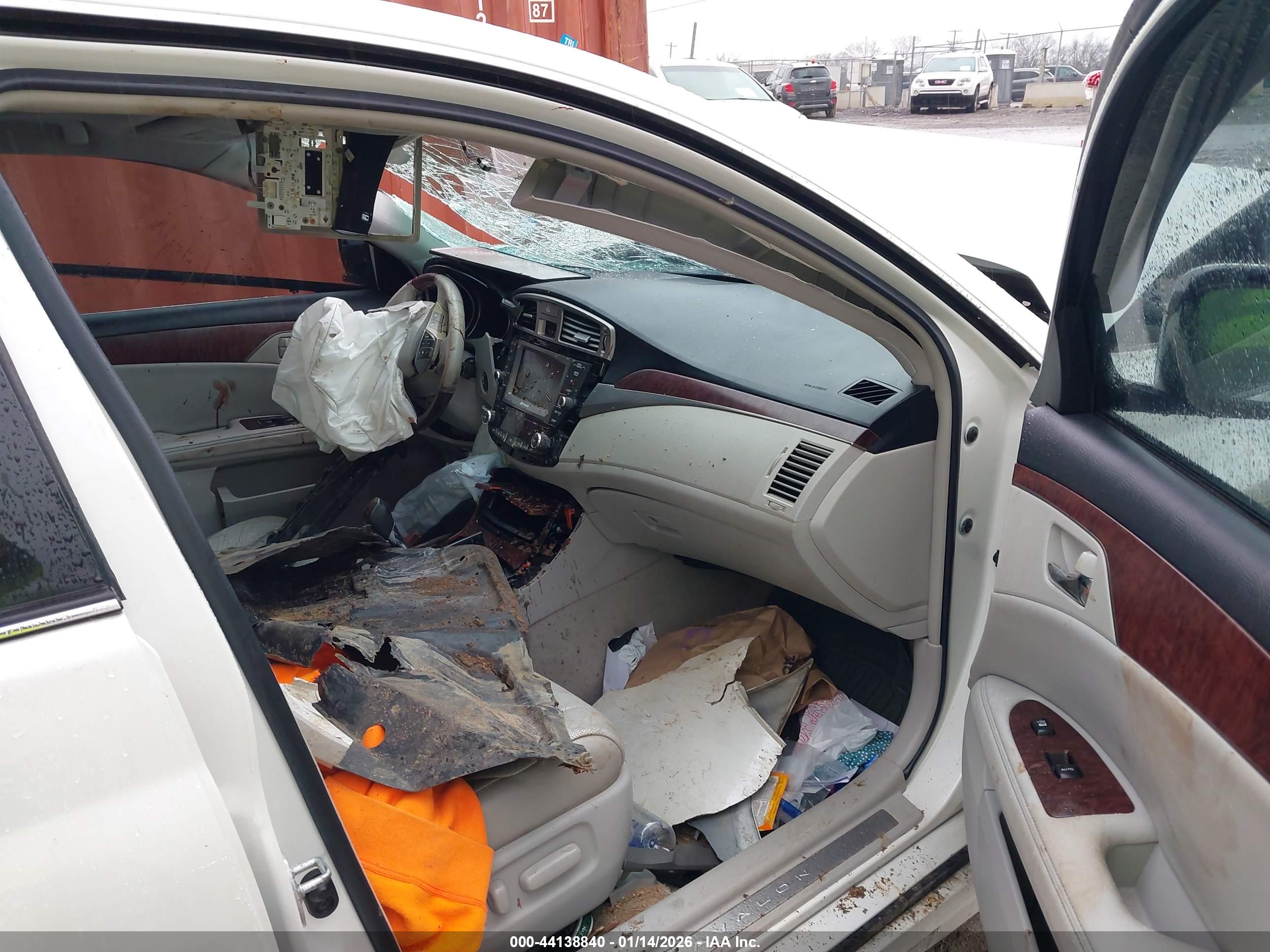 TOYOTA AVALON image 5