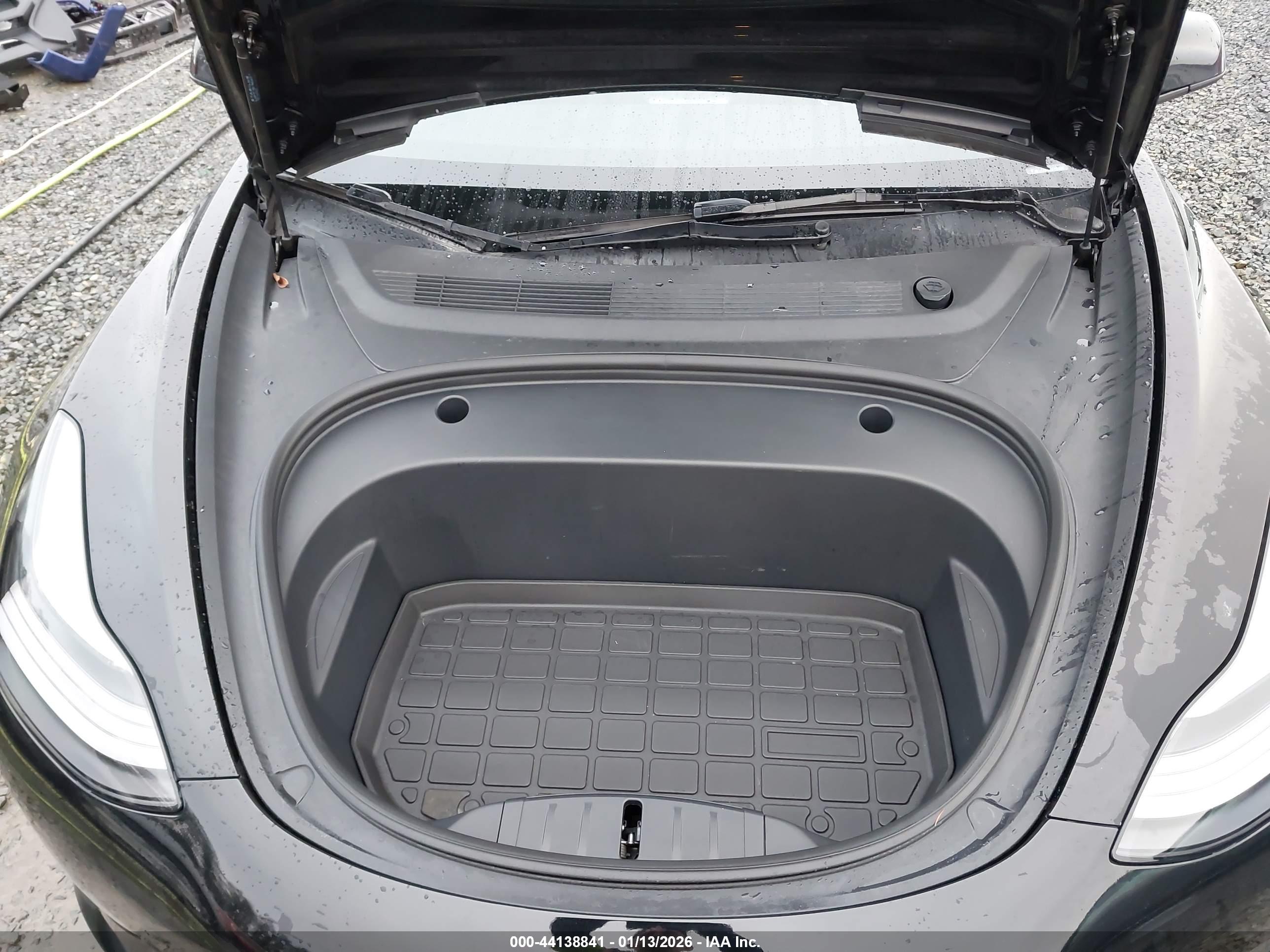 TESLA MODEL image 10