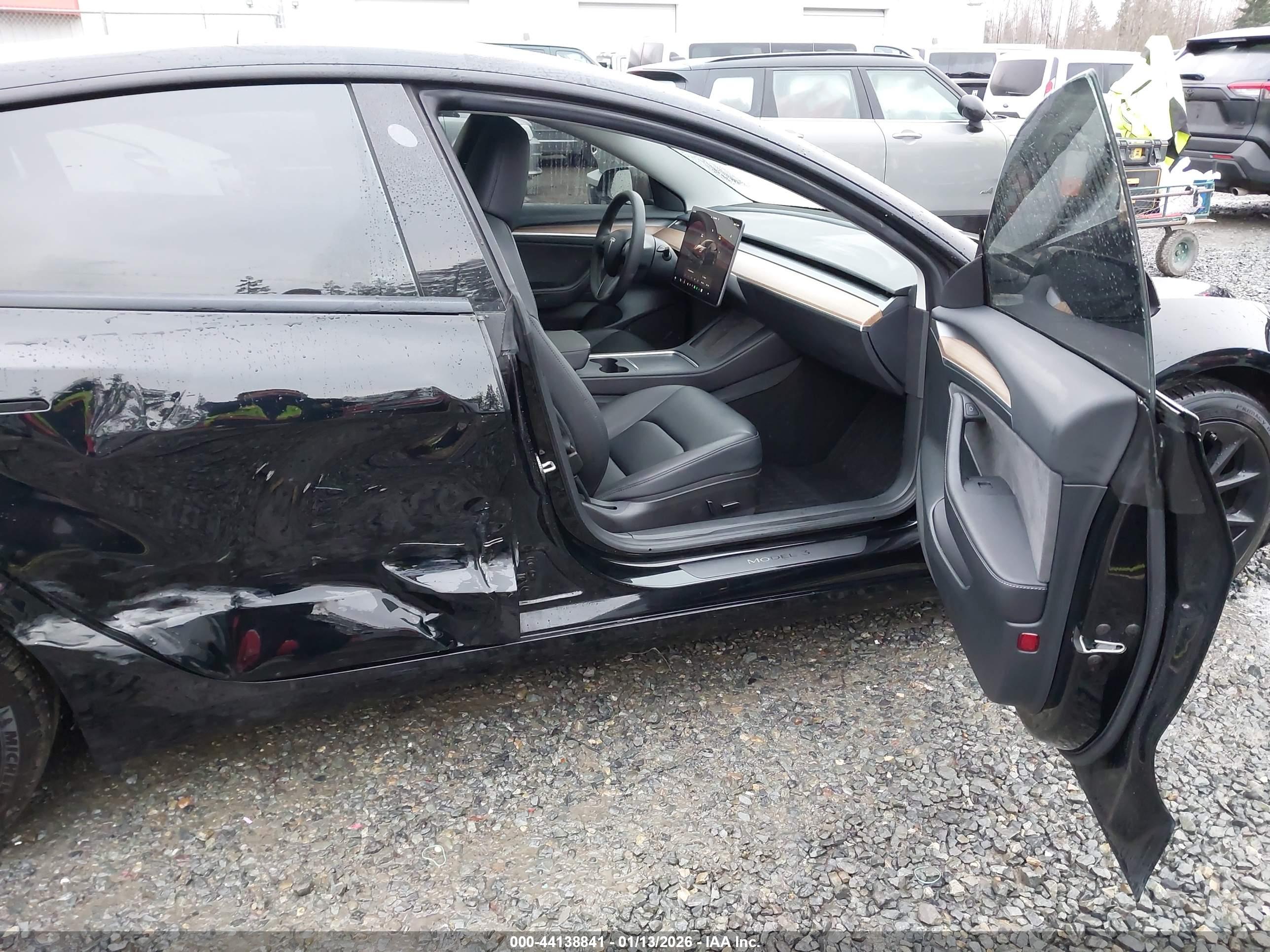 TESLA MODEL image 5