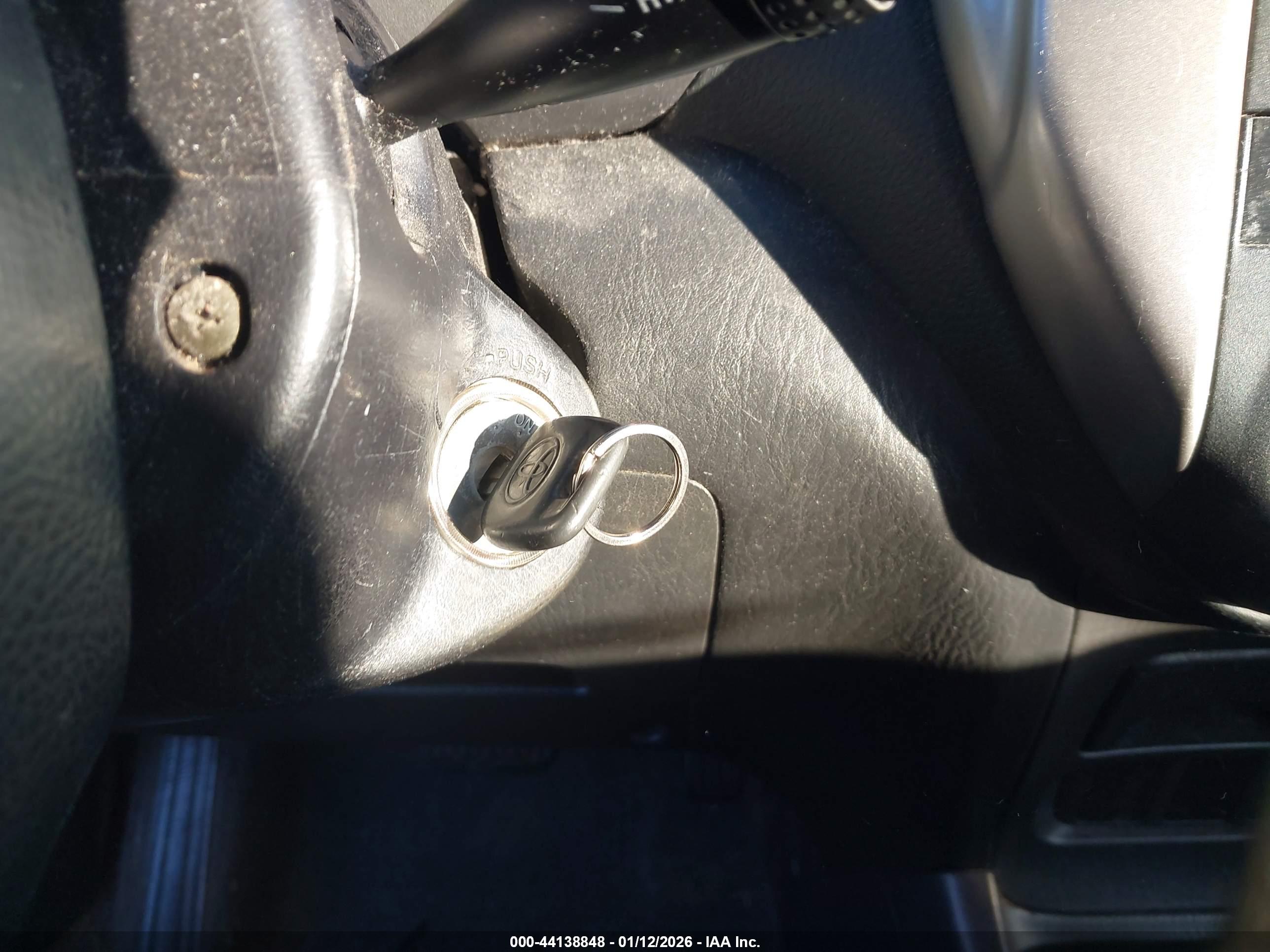 TOYOTA RAV4 image 11