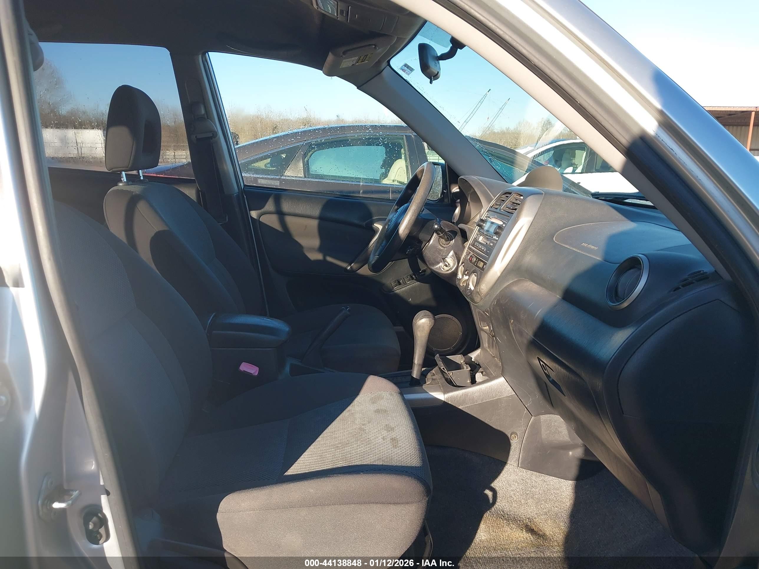 TOYOTA RAV4 image 5