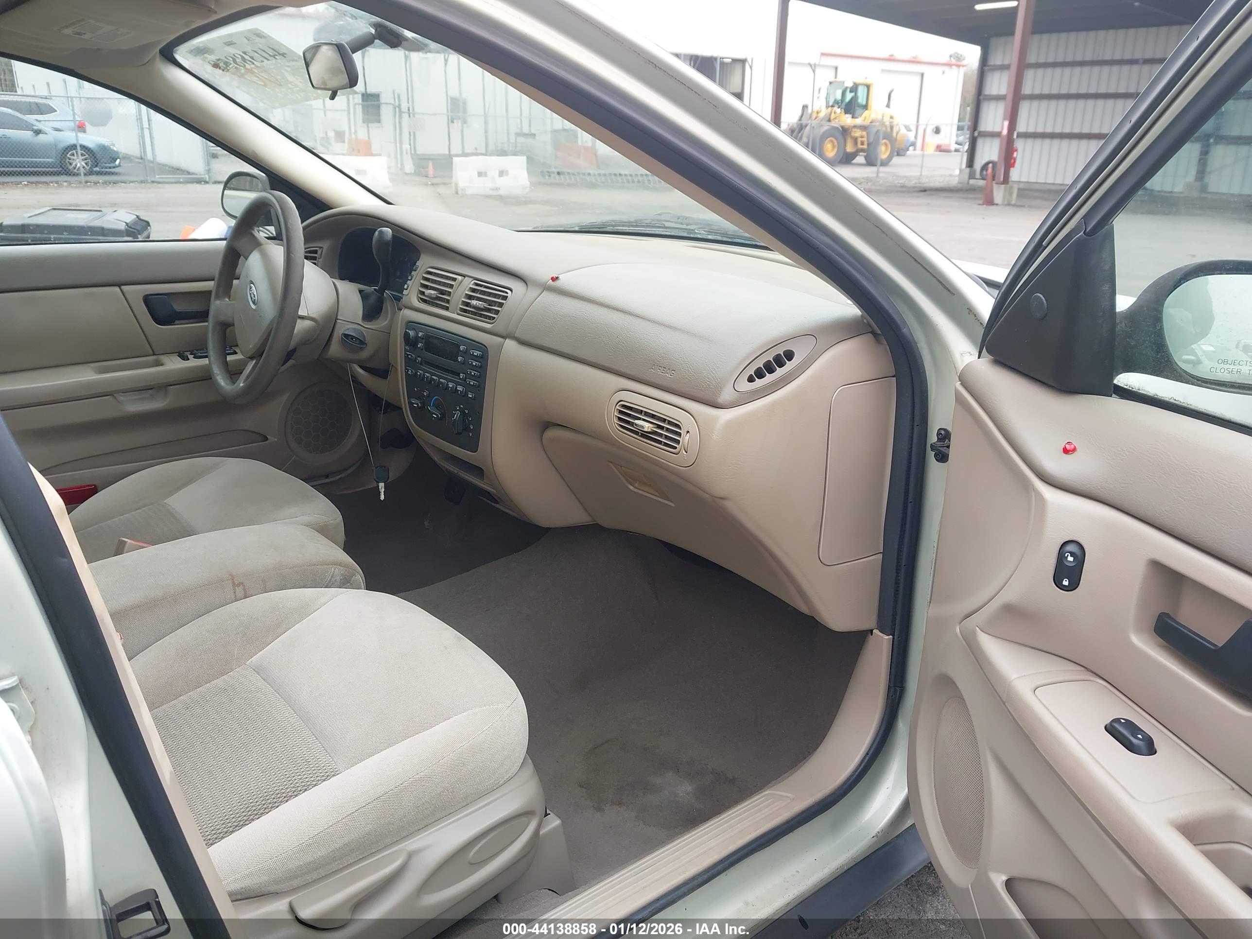 FORD TAURUS image 5