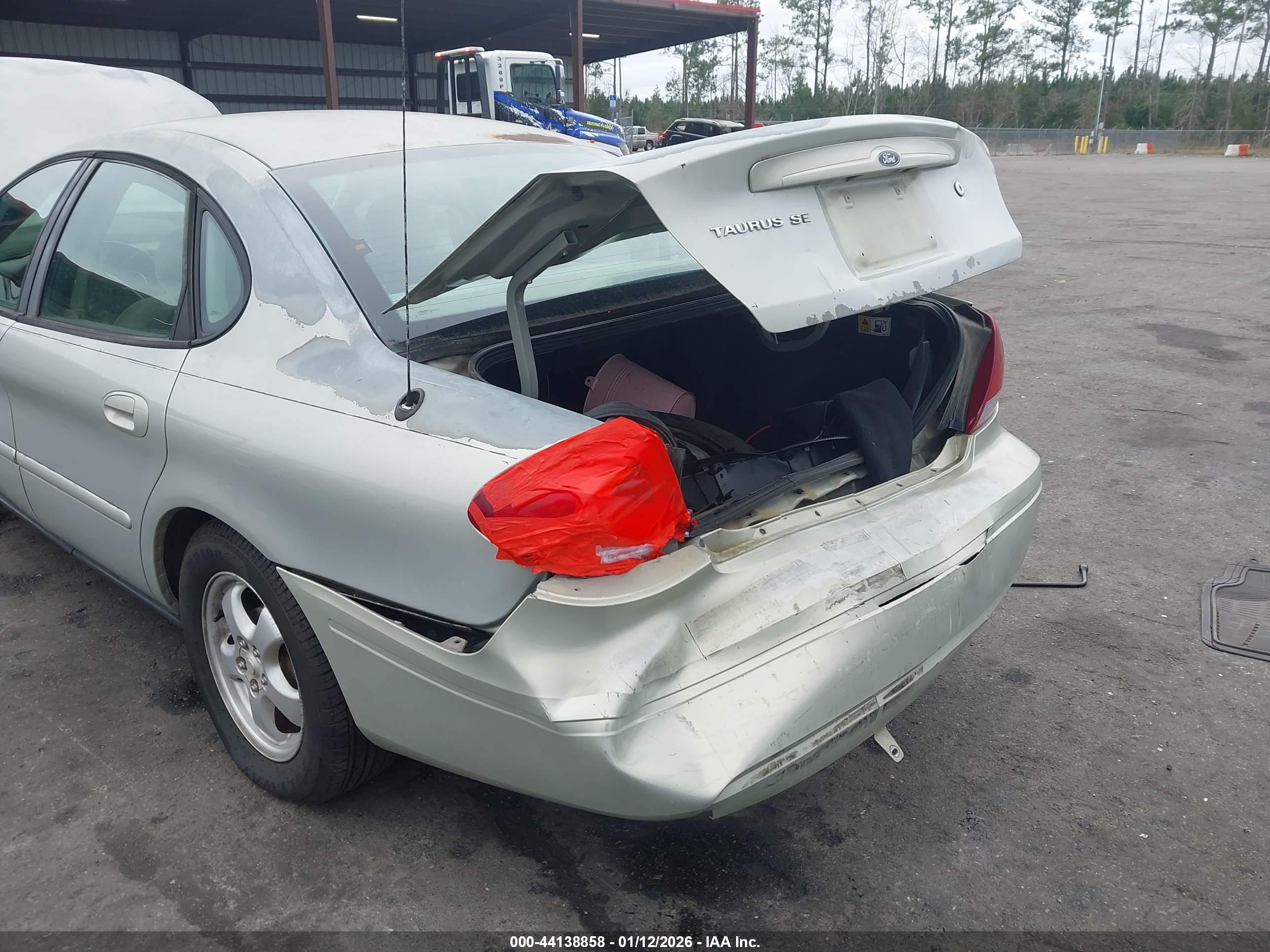 FORD TAURUS image 6