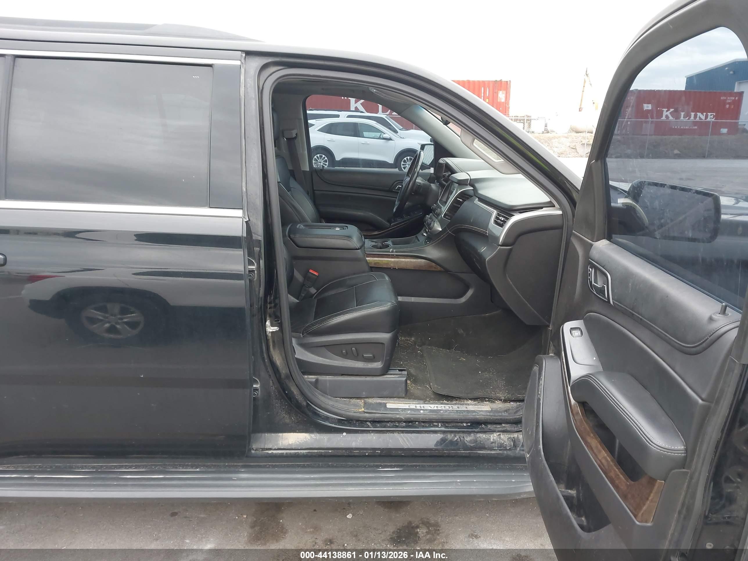 CHEVROLET SUBURBAN image 5