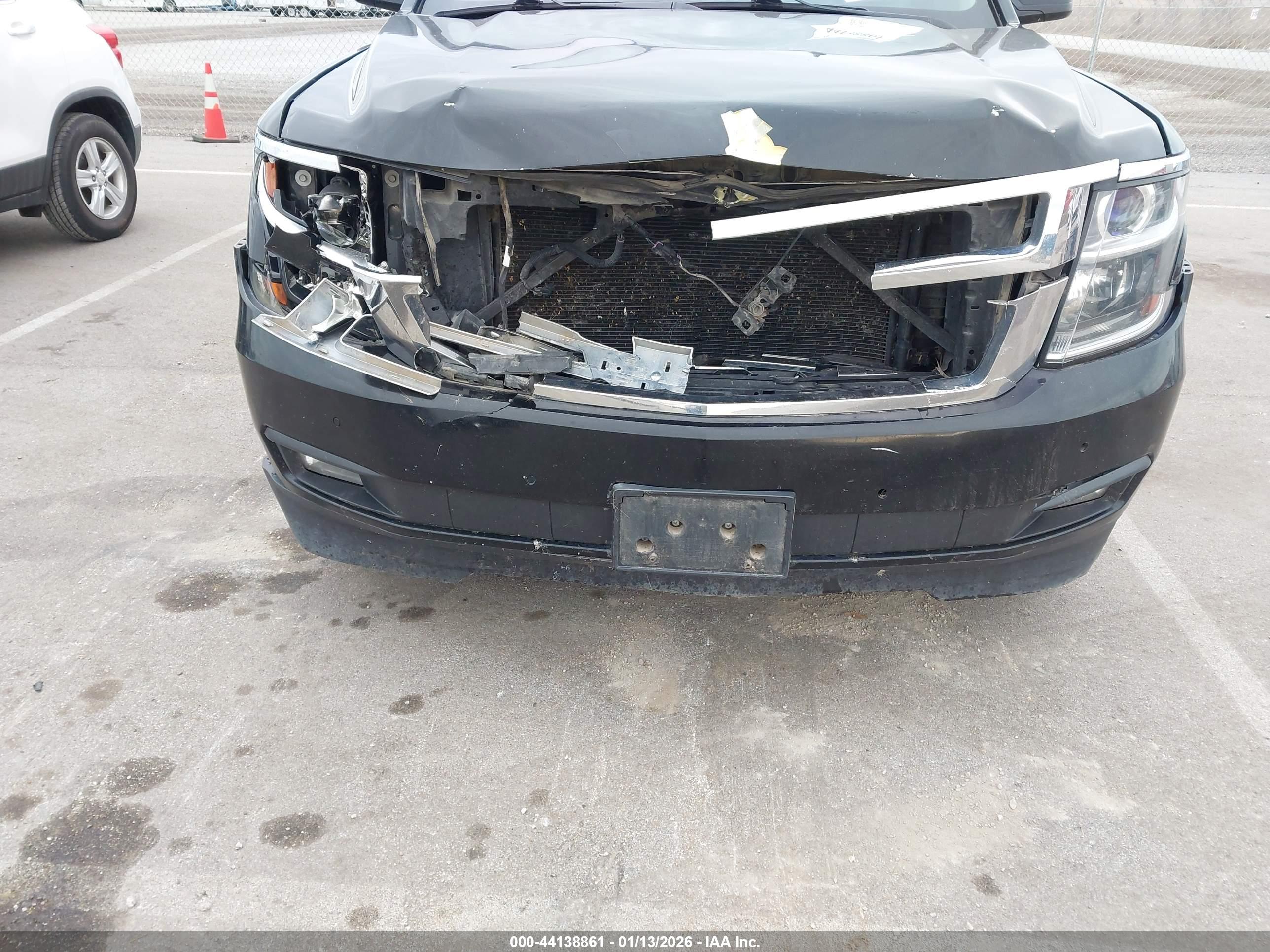 CHEVROLET SUBURBAN image 6
