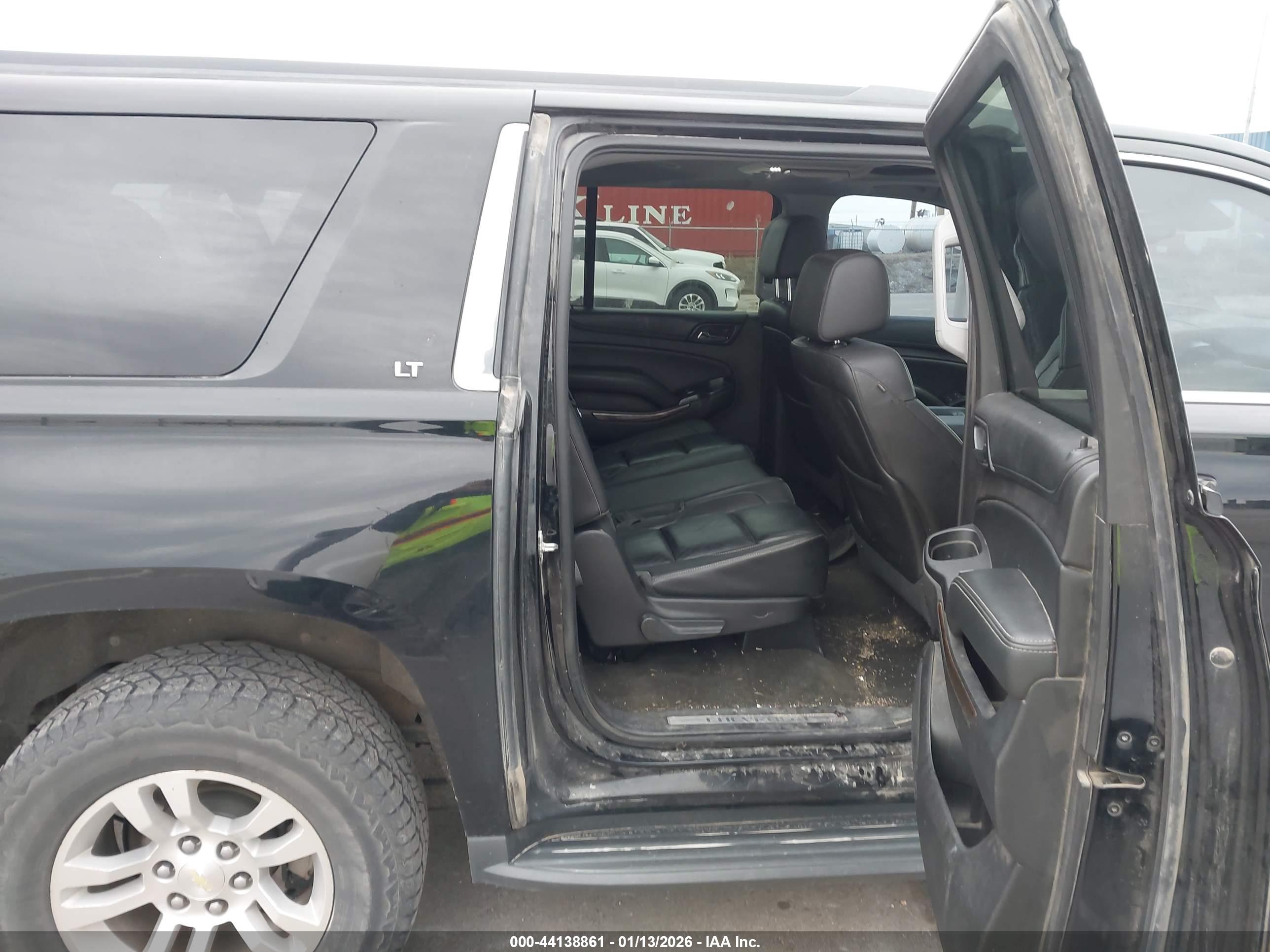 CHEVROLET SUBURBAN image 8