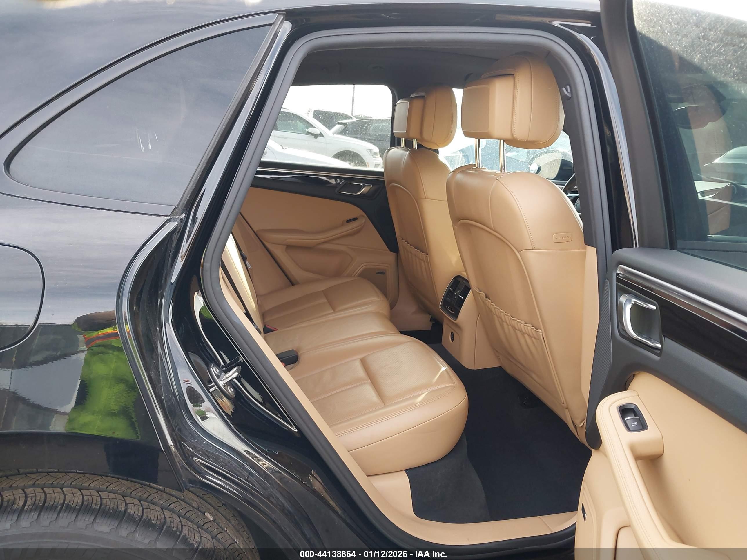 PORSCHE MACAN image 8