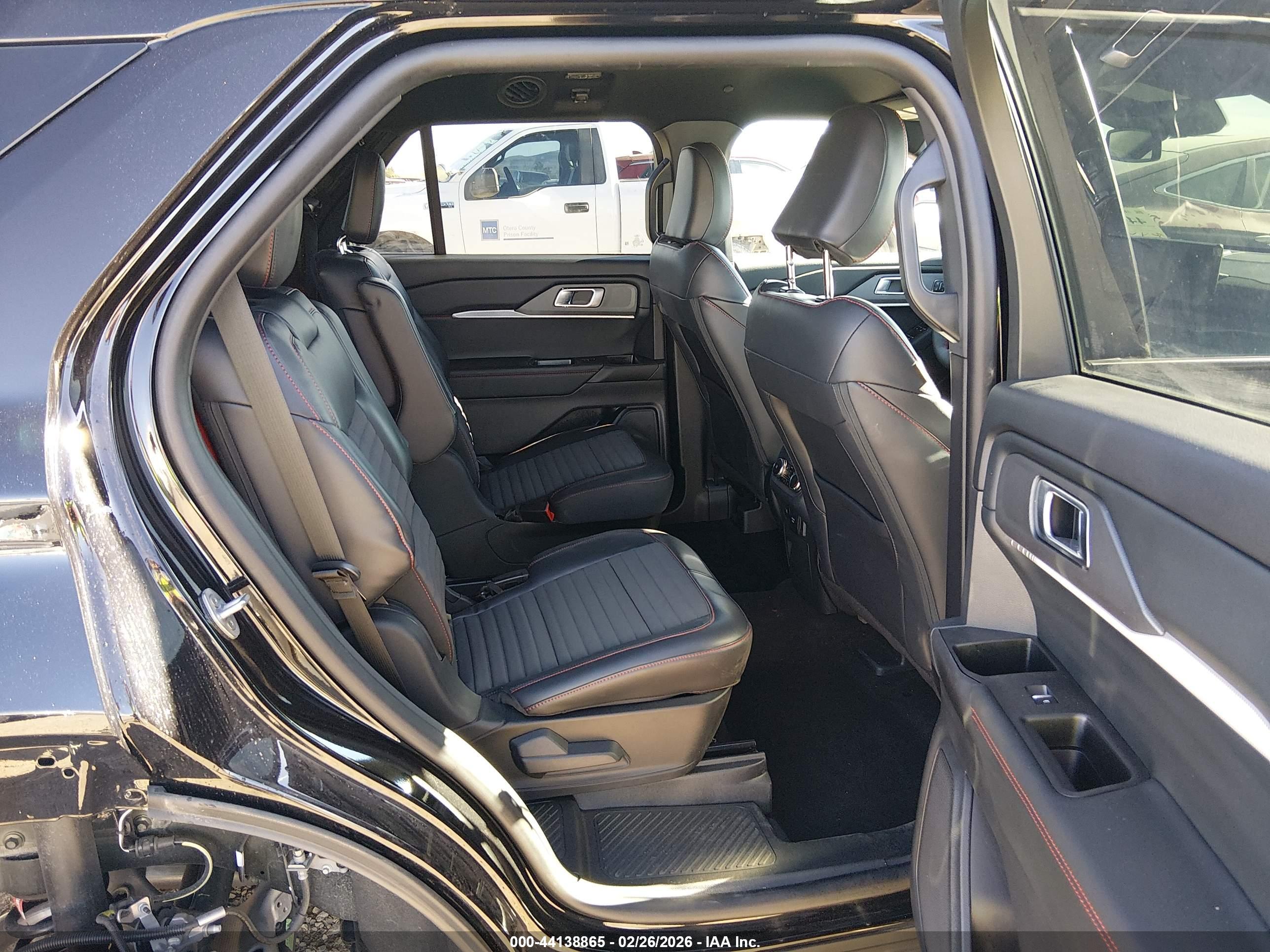 FORD EXPLORER image 8