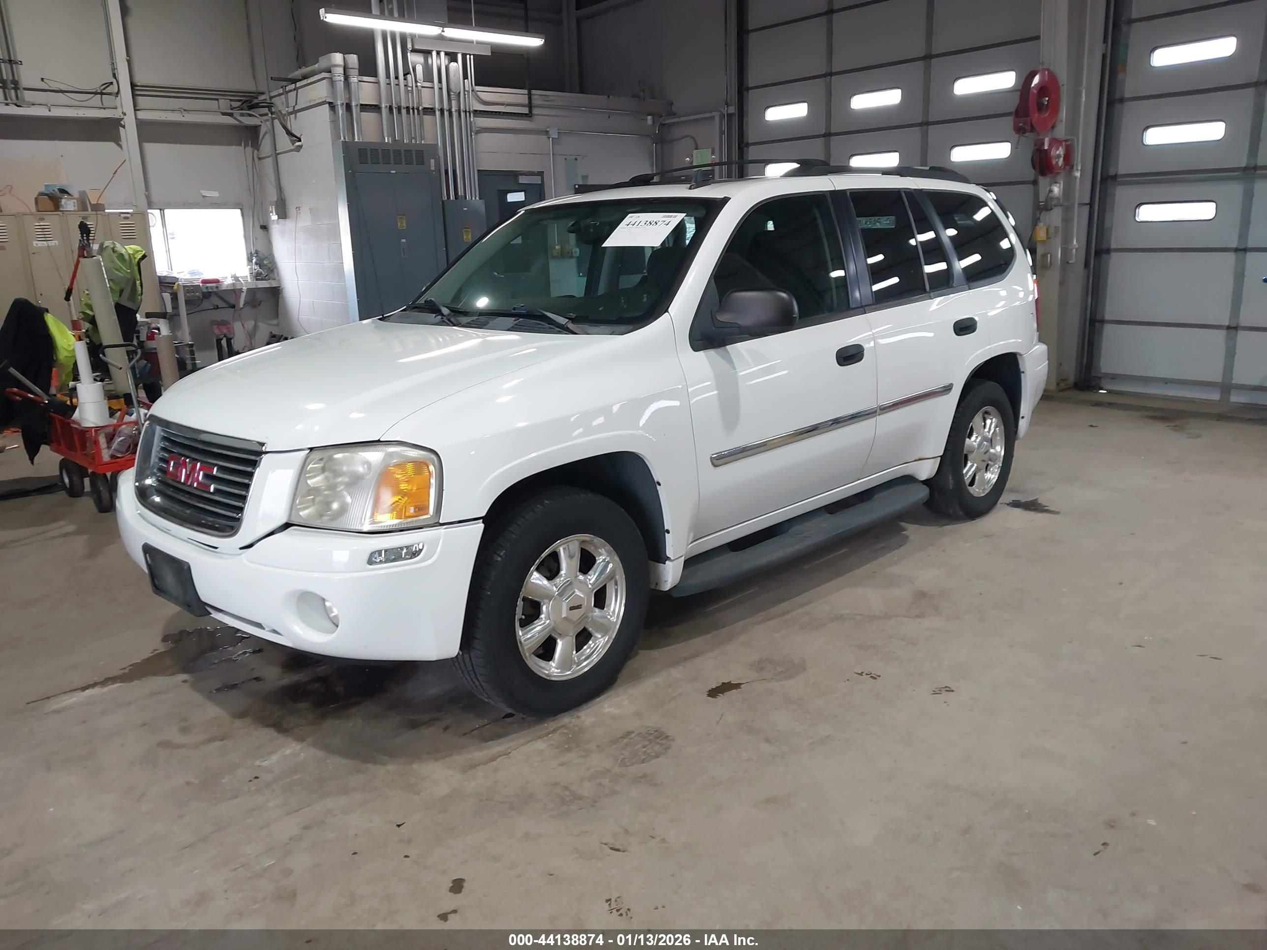GMC ENVOY image 2