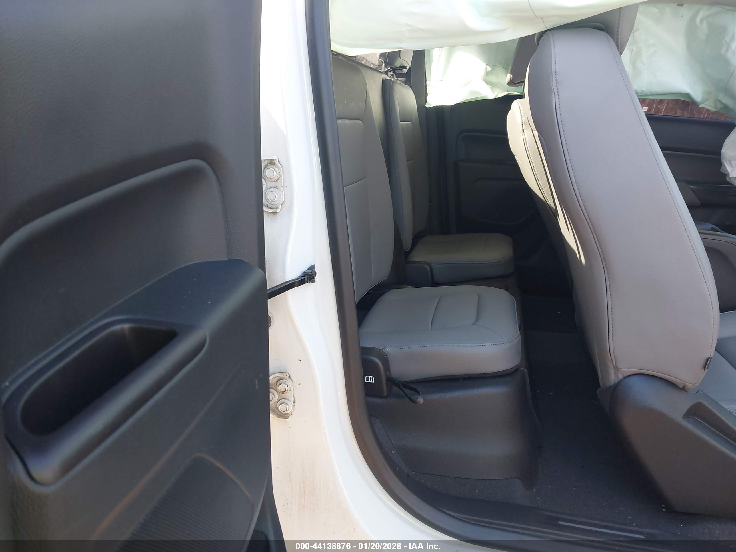 CHEVROLET COLORADO image 8