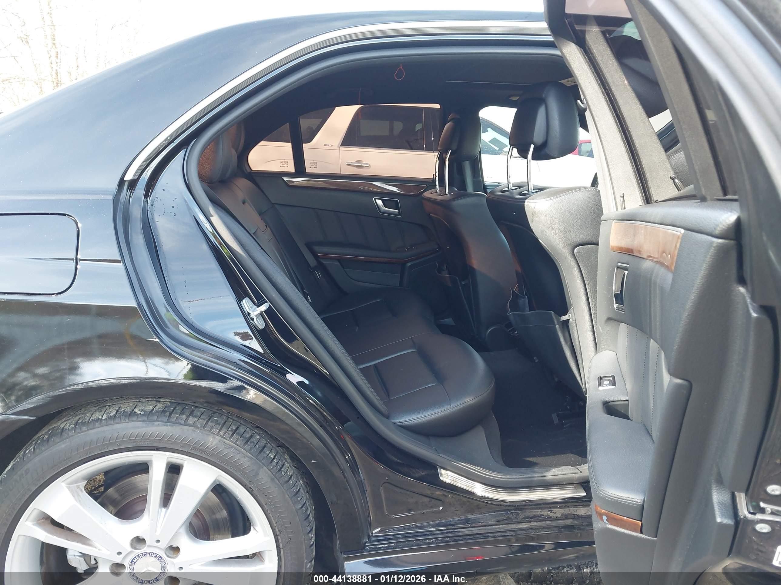 MERCEDES-BENZ E image 8