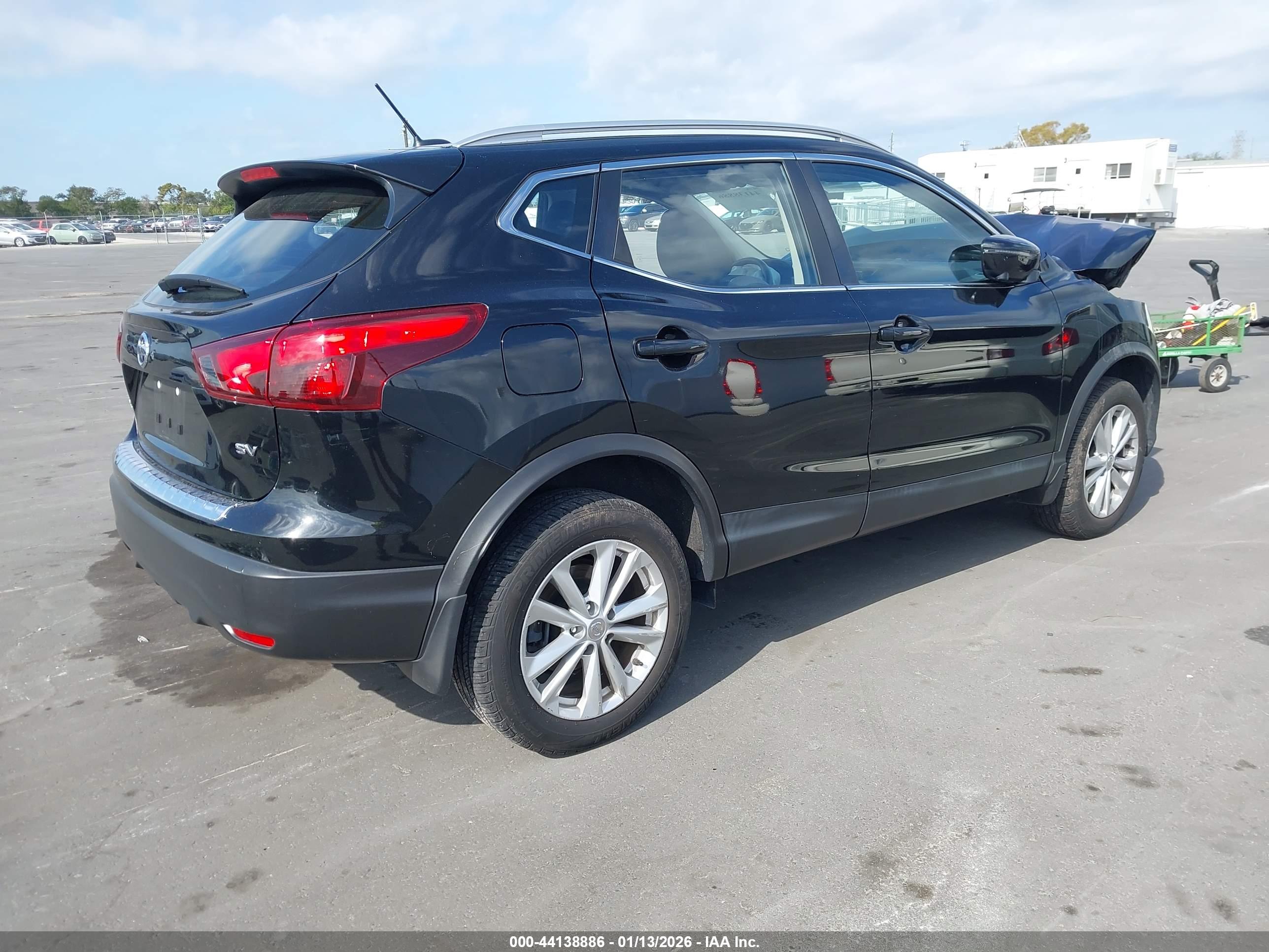 NISSAN ROGUE image 4