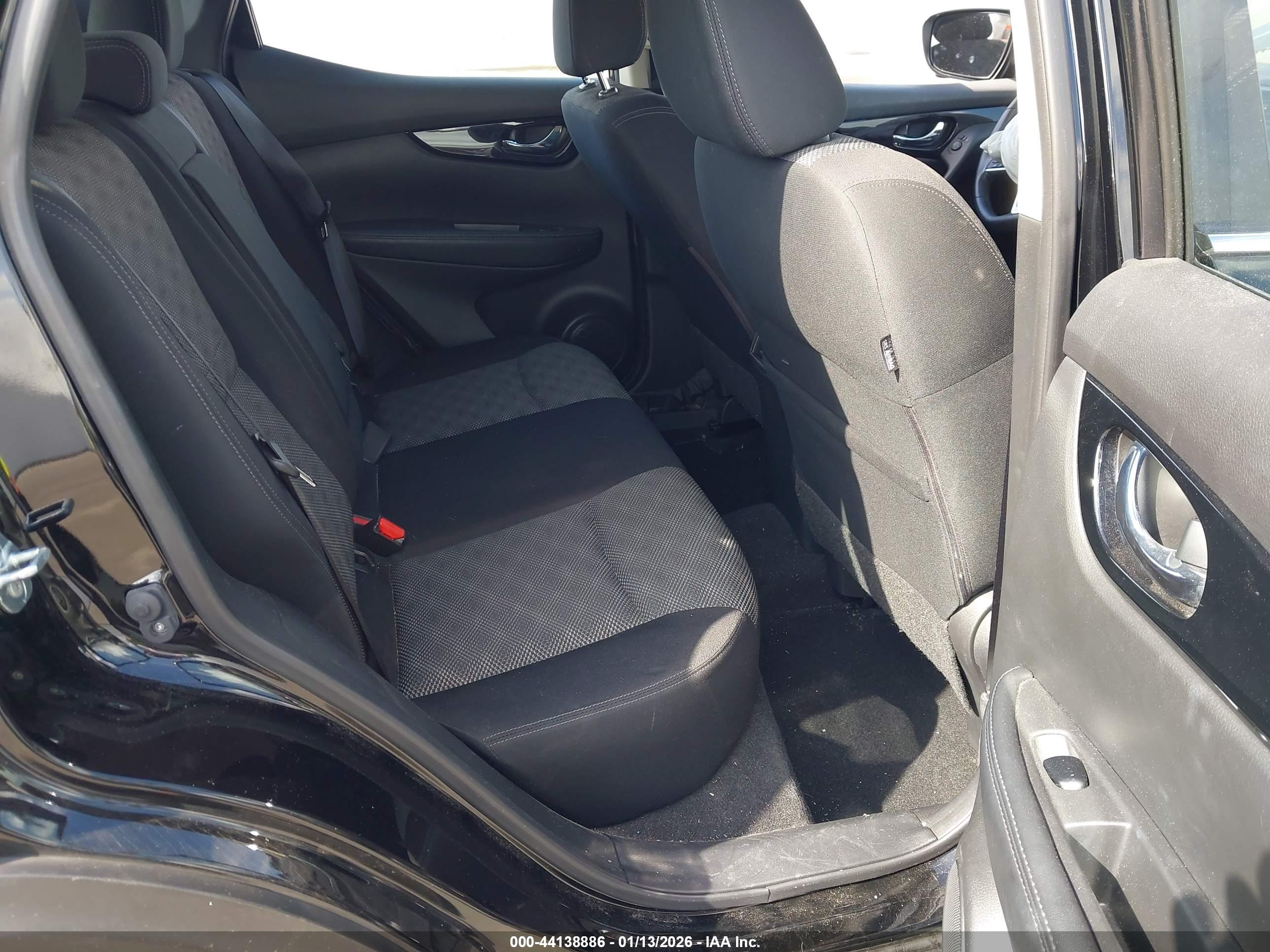 NISSAN ROGUE image 8