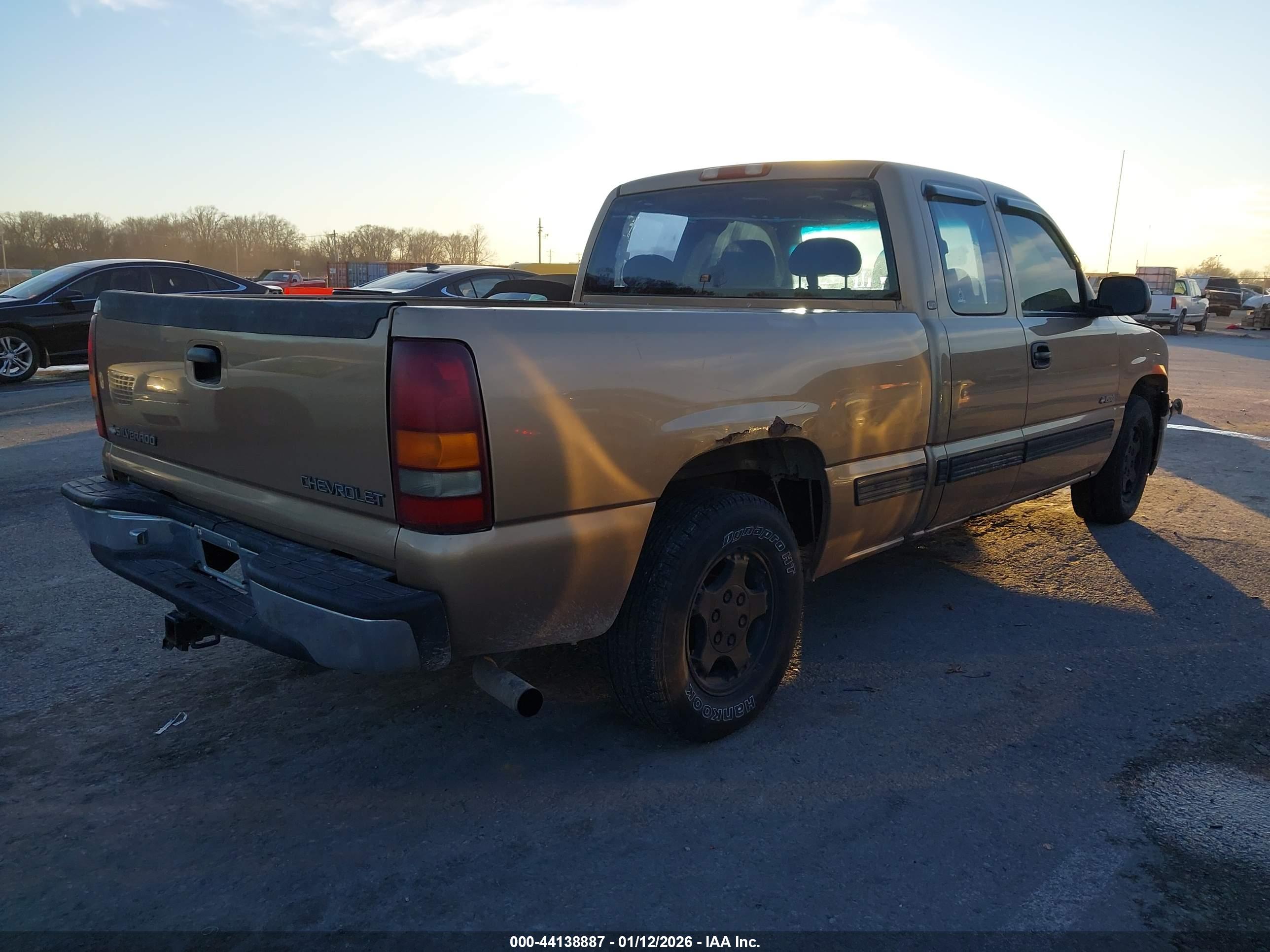 CHEVROLET SILVERADO image 4