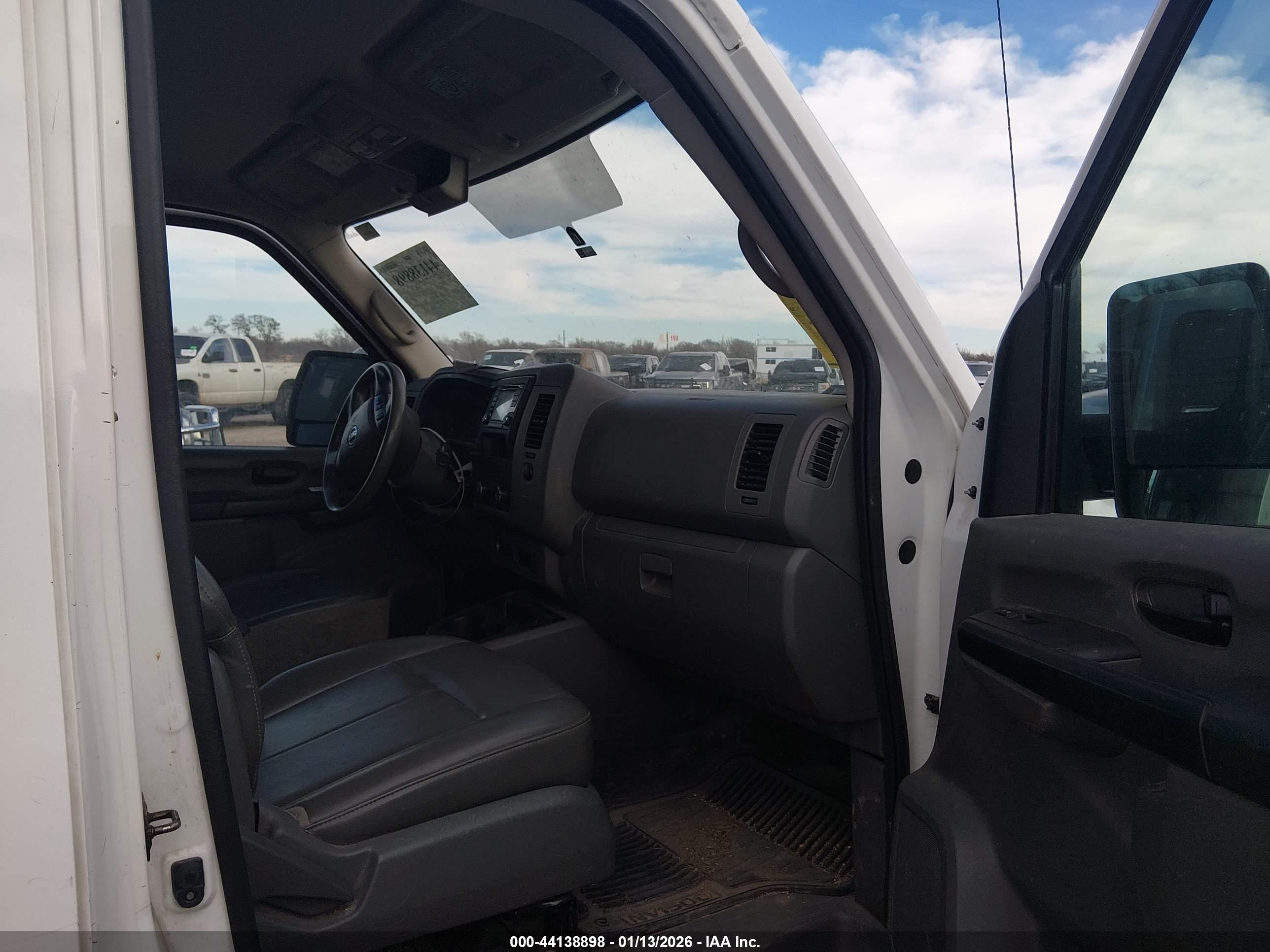 NISSAN NV image 5