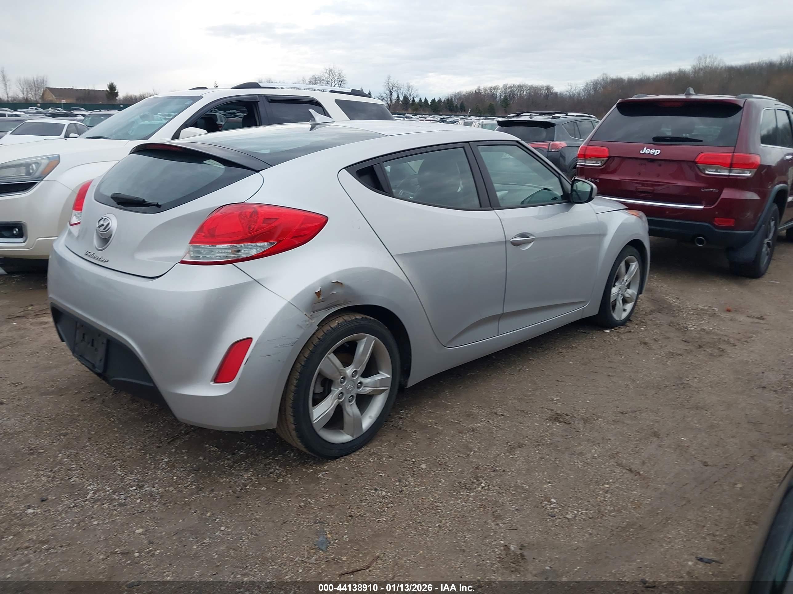 HYUNDAI VELOSTER image 4