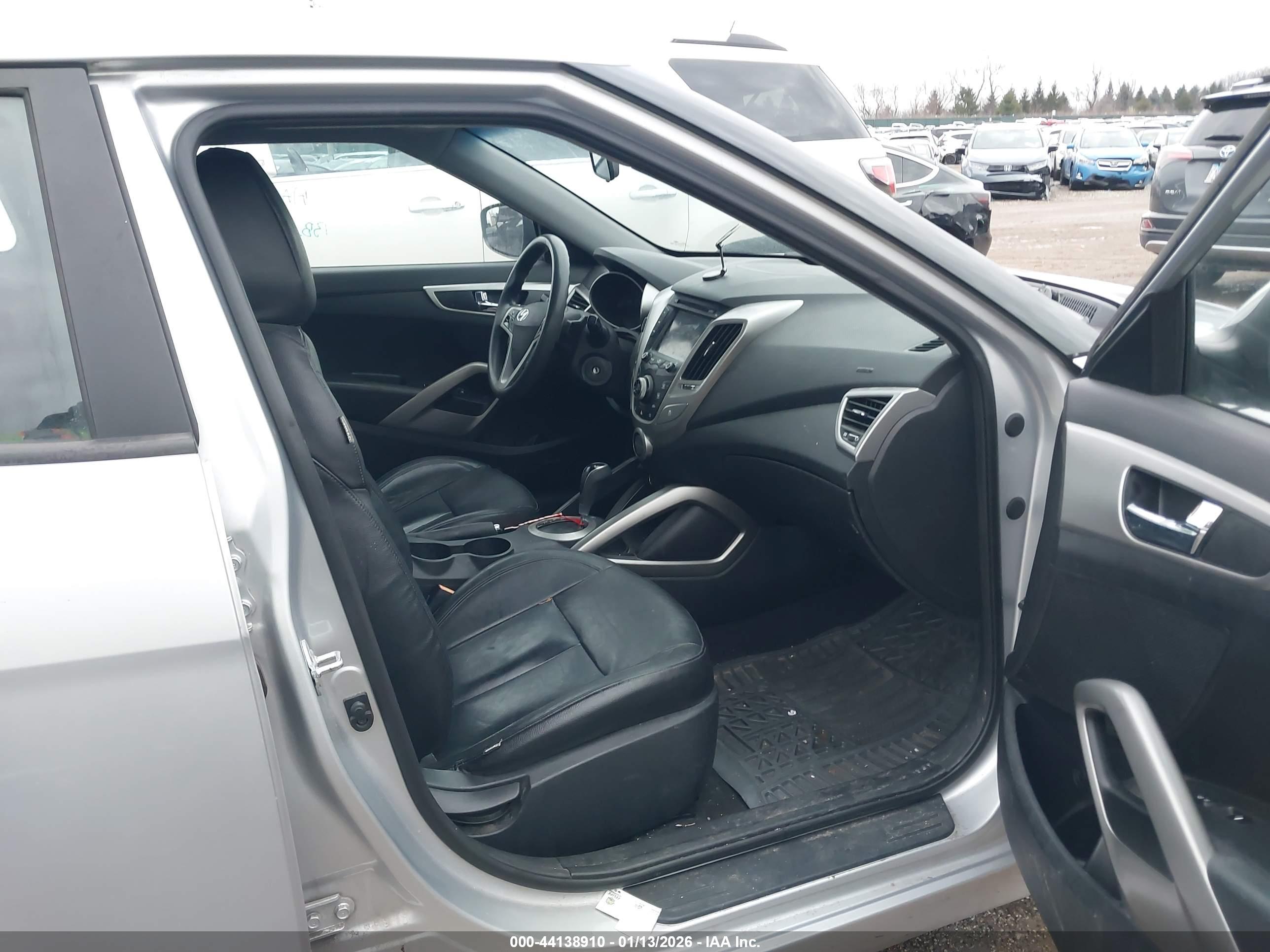 HYUNDAI VELOSTER image 5