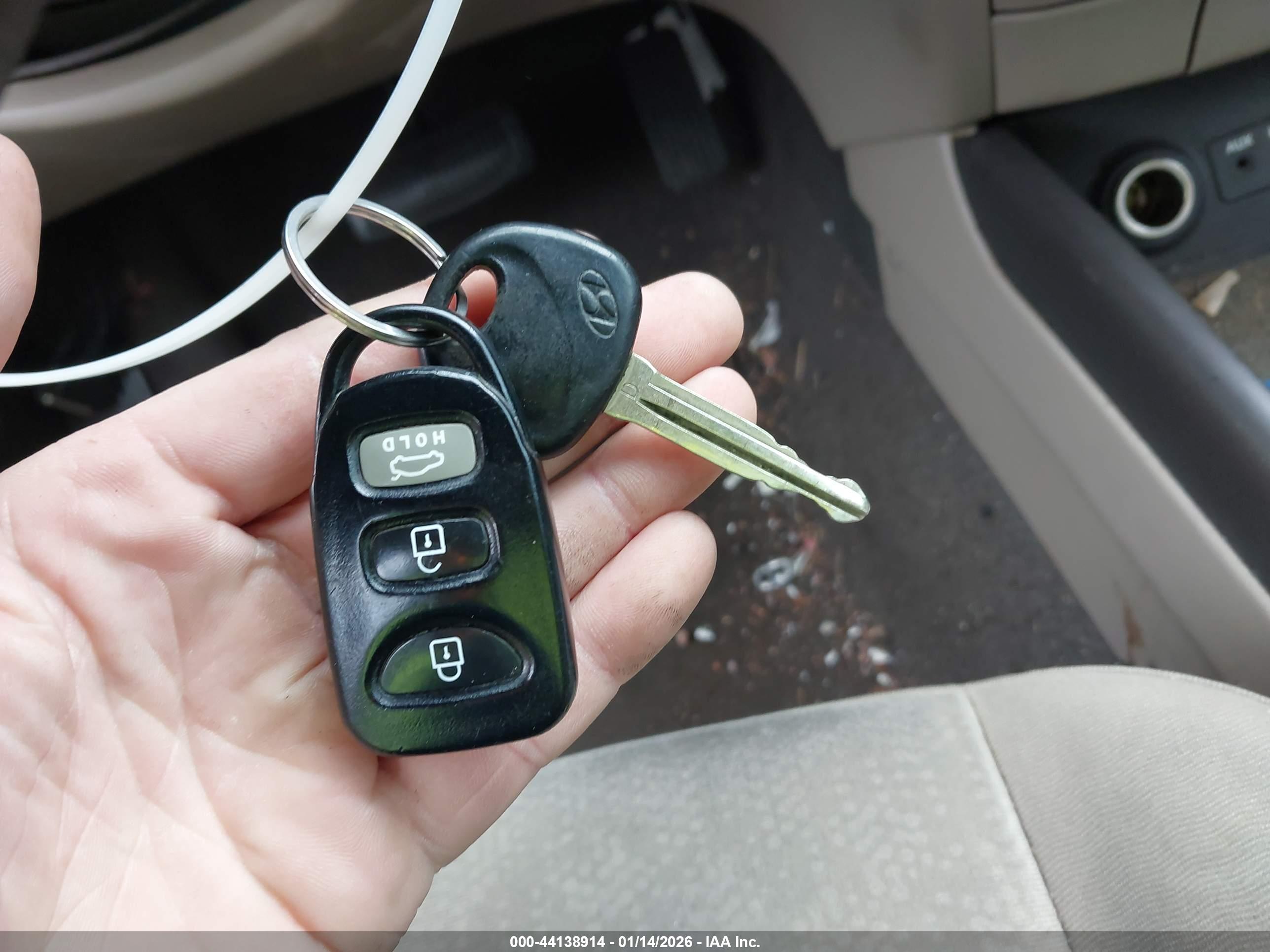 HYUNDAI ELANTRA image 11