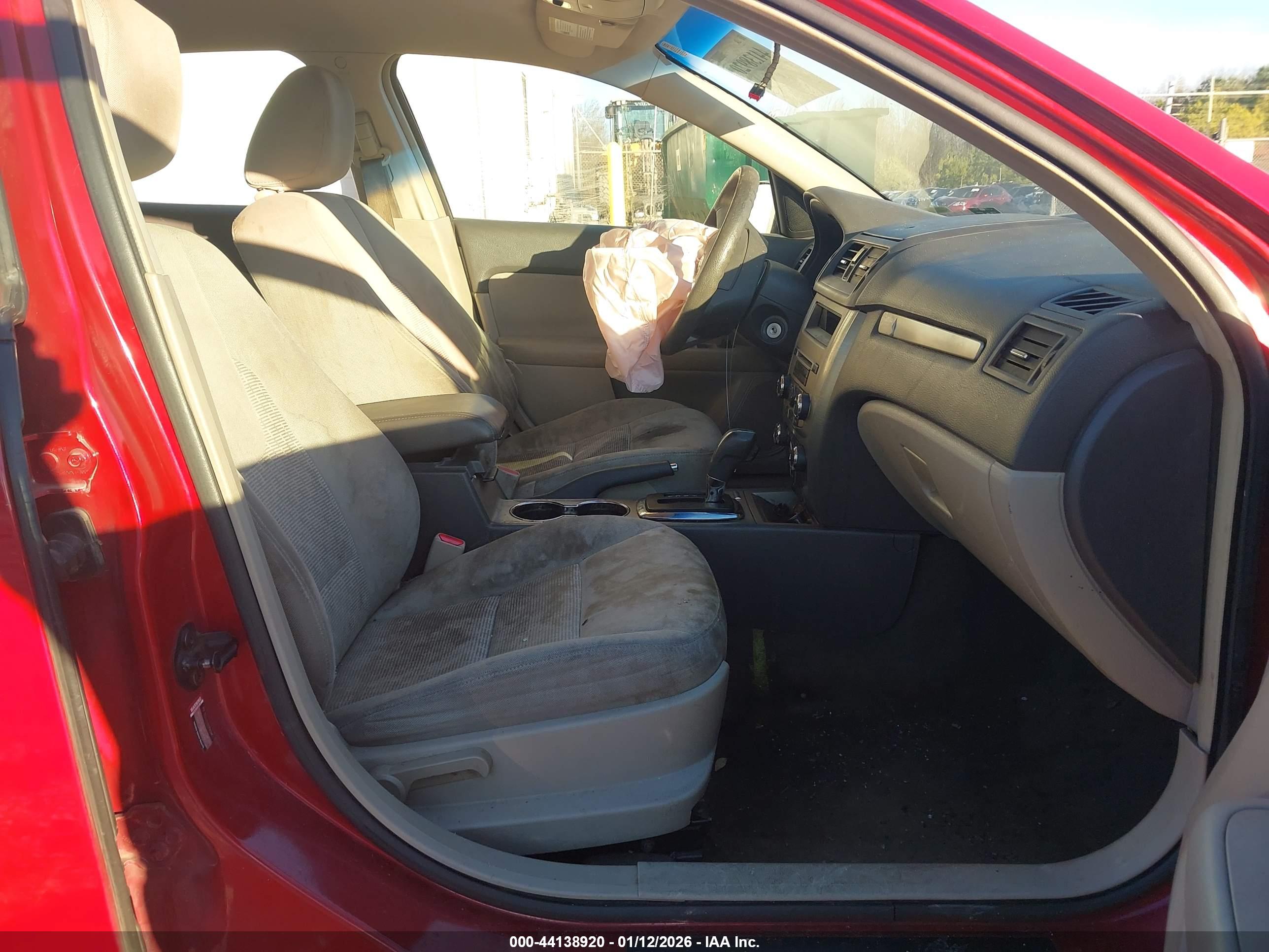 FORD FUSION image 5