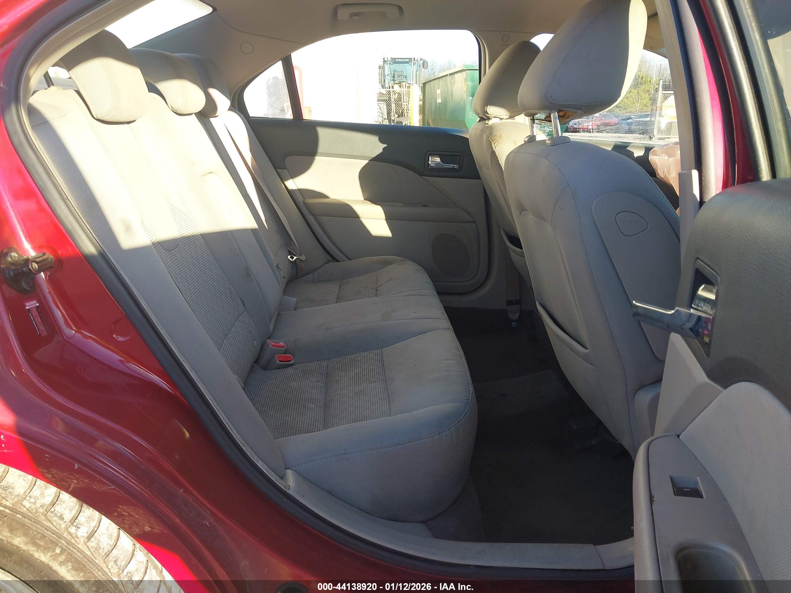 FORD FUSION image 8