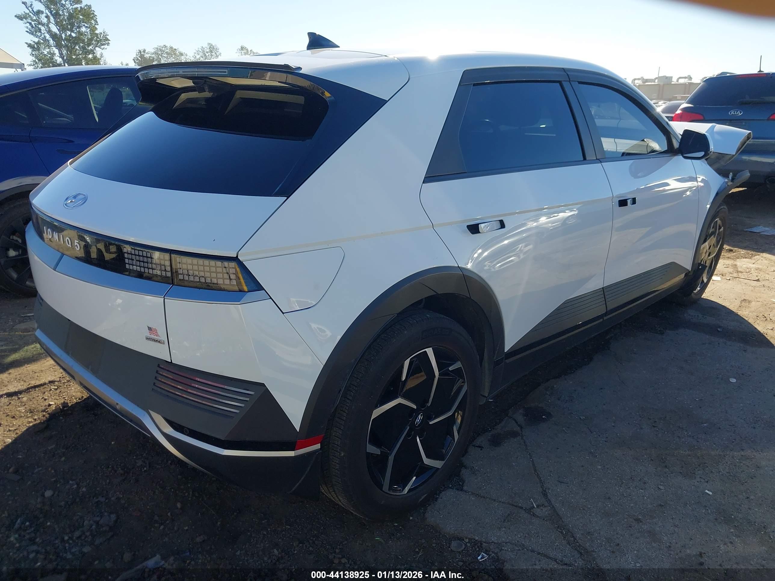 HYUNDAI IONIQ image 4