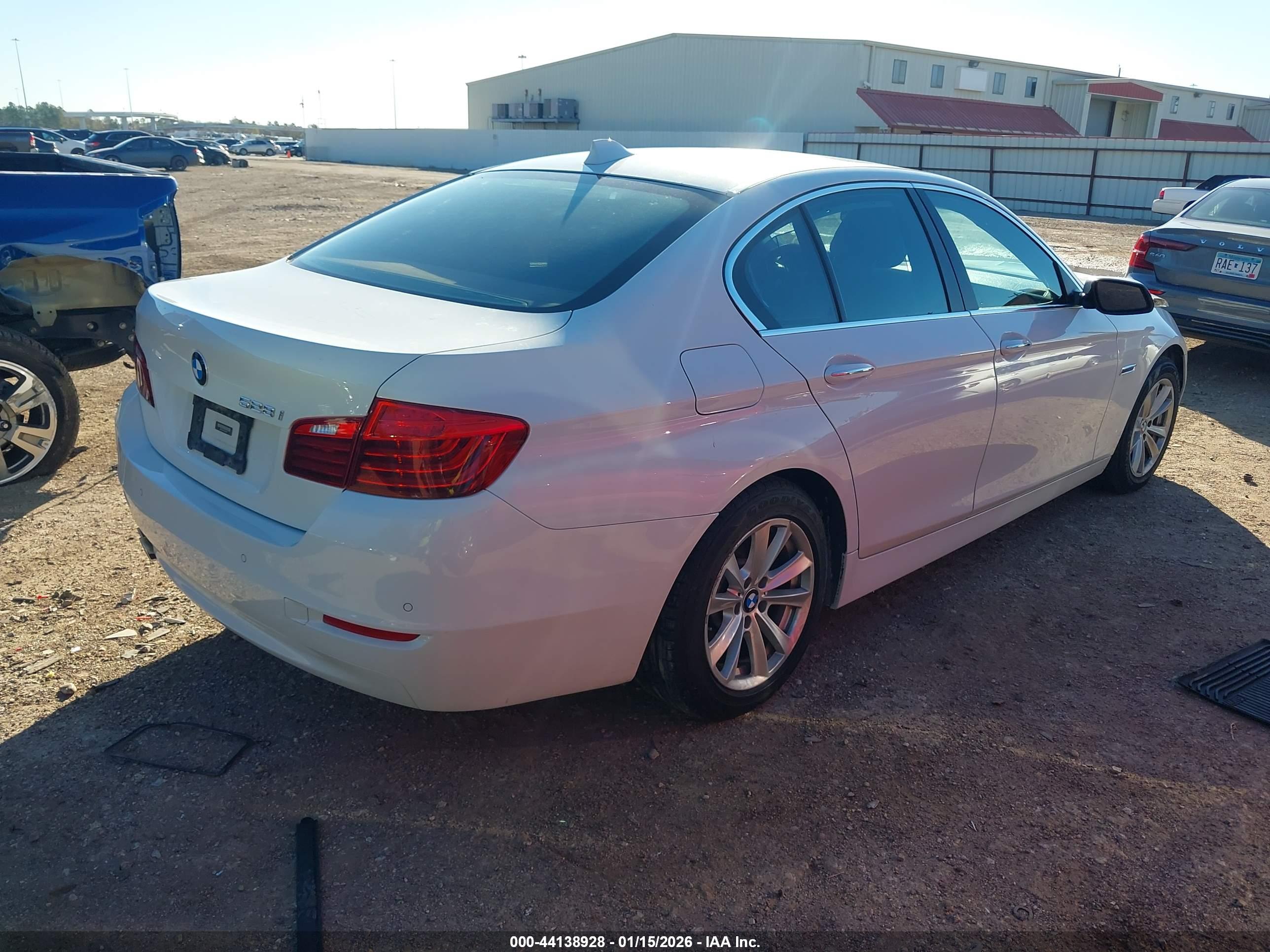 BMW 528I image 4