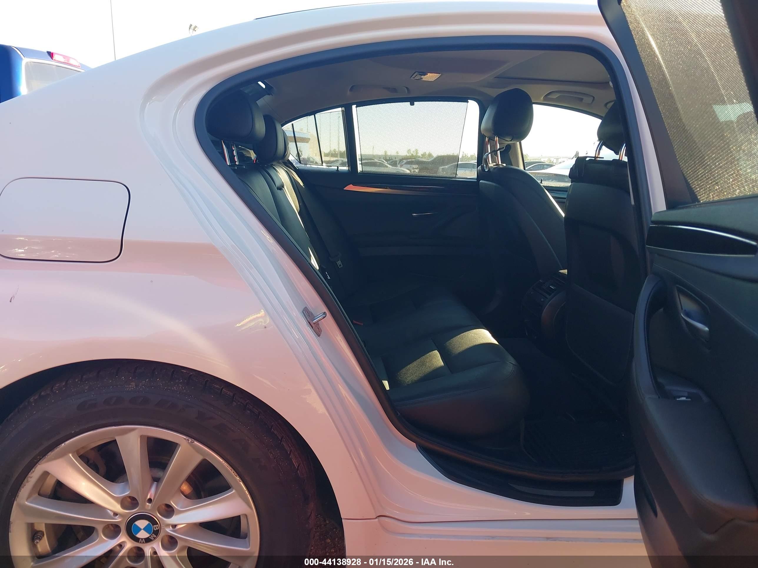BMW 528I image 8