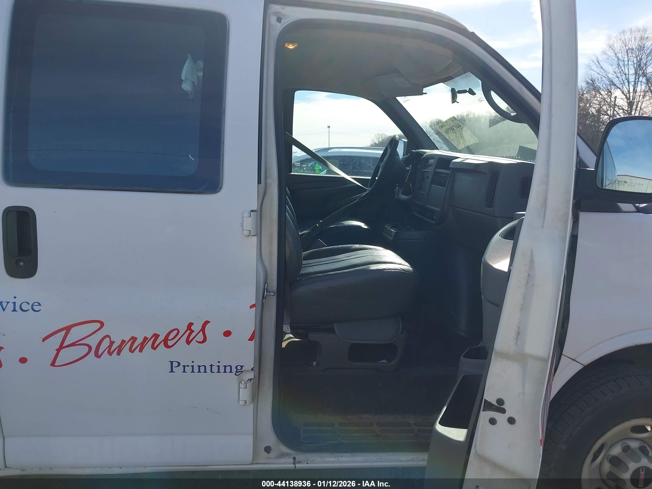 GMC SAVANA image 5