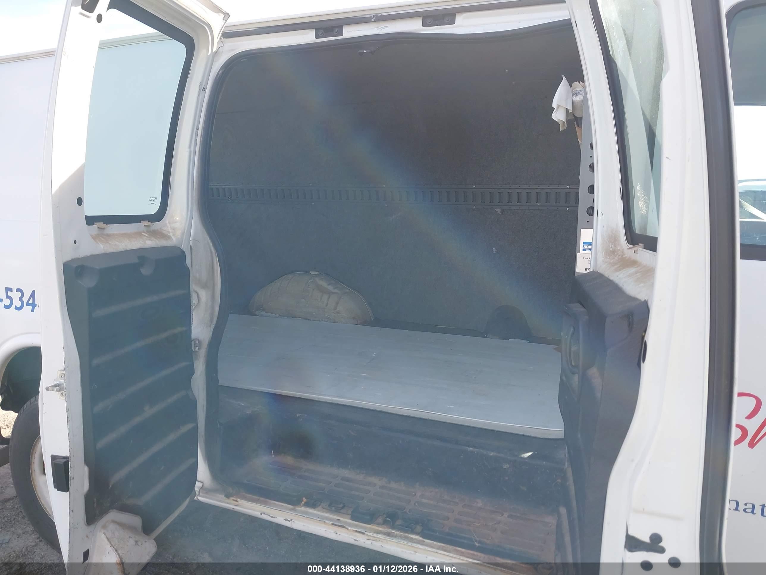 GMC SAVANA image 8