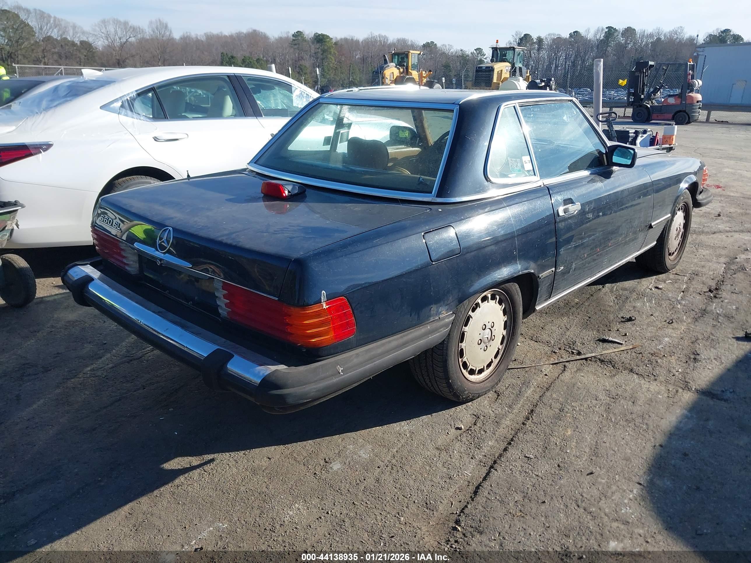 MERCEDES-BENZ 560 image 4