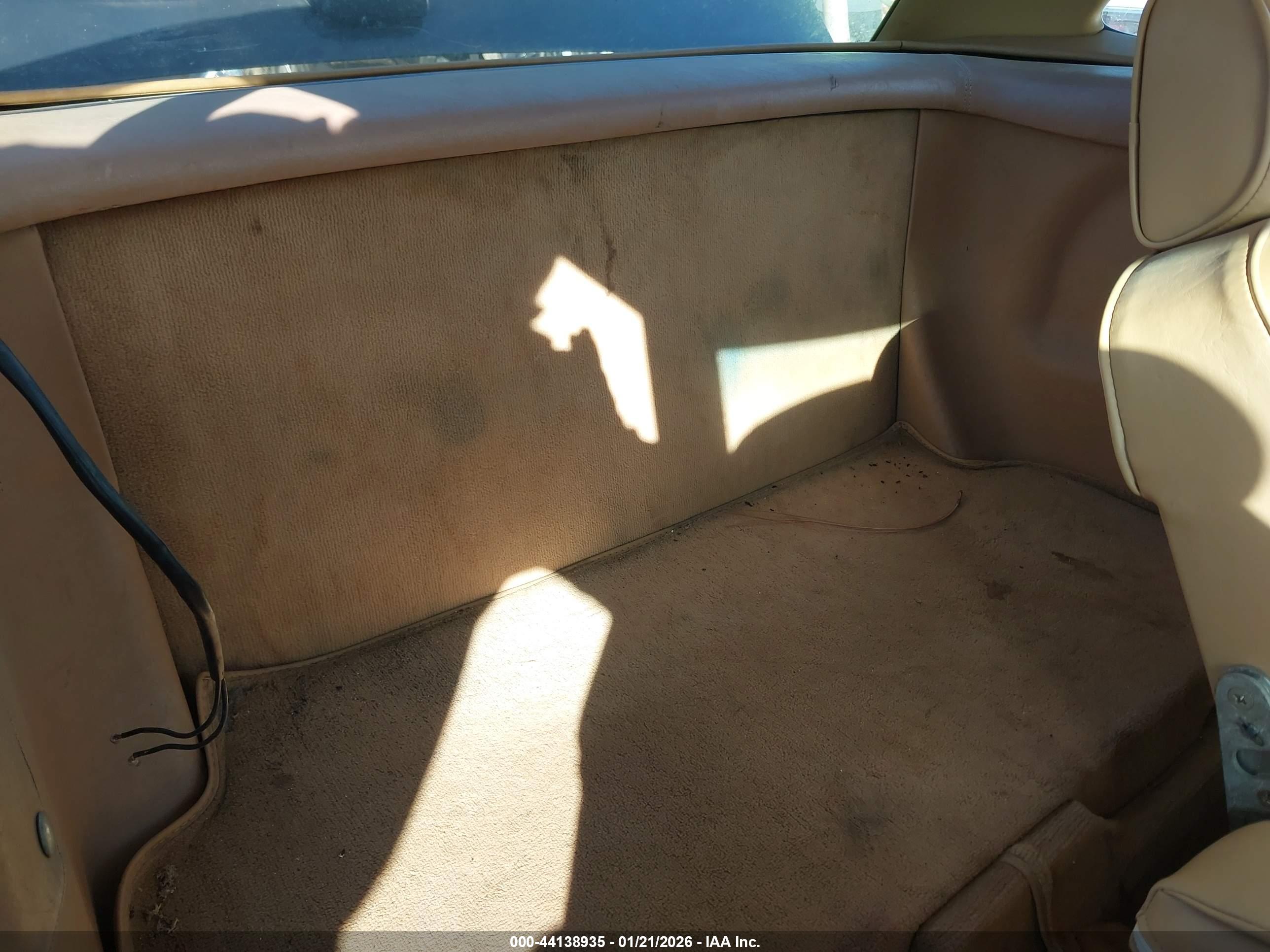 MERCEDES-BENZ 560 image 8