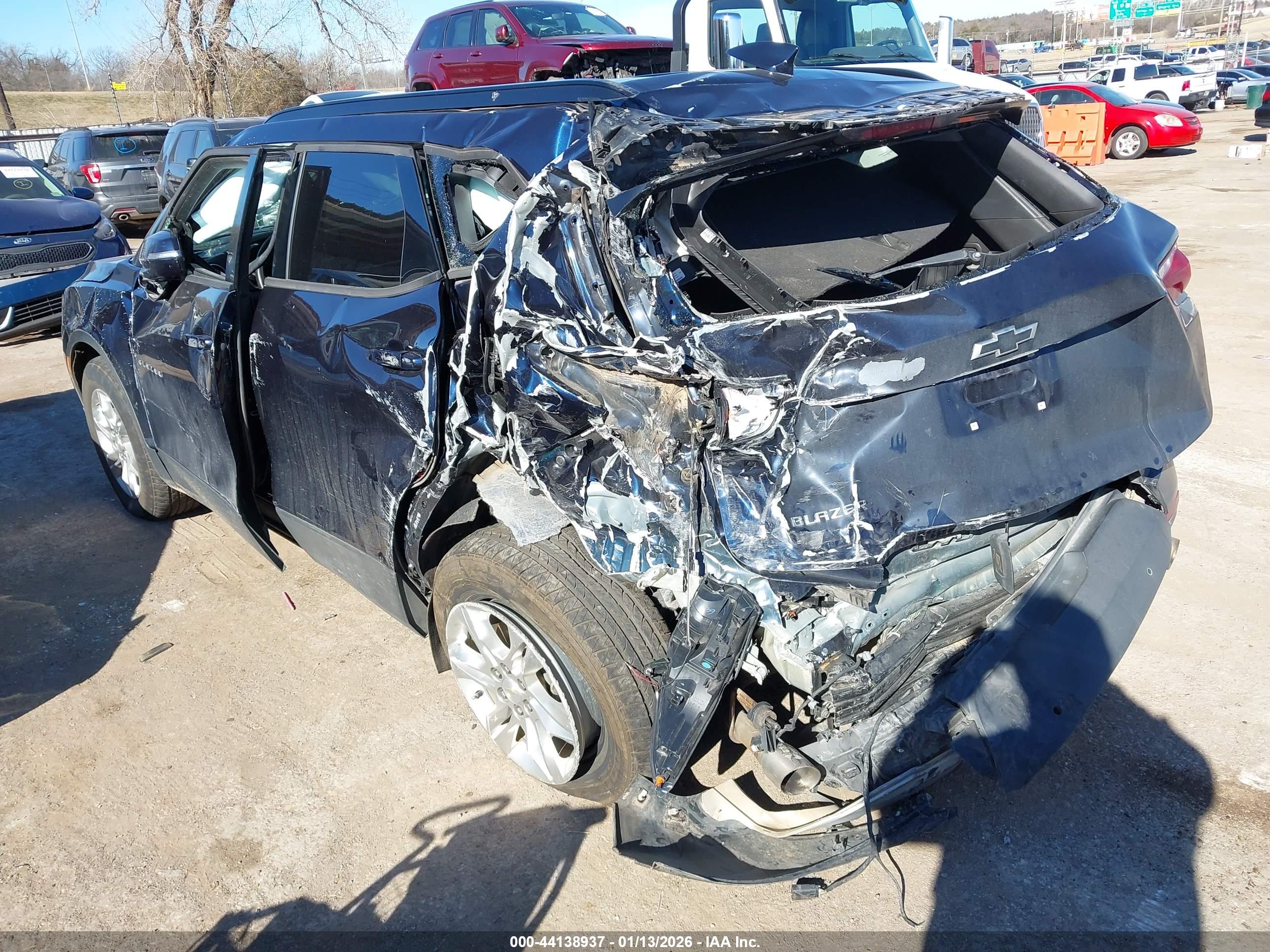 CHEVROLET BLAZER image 3