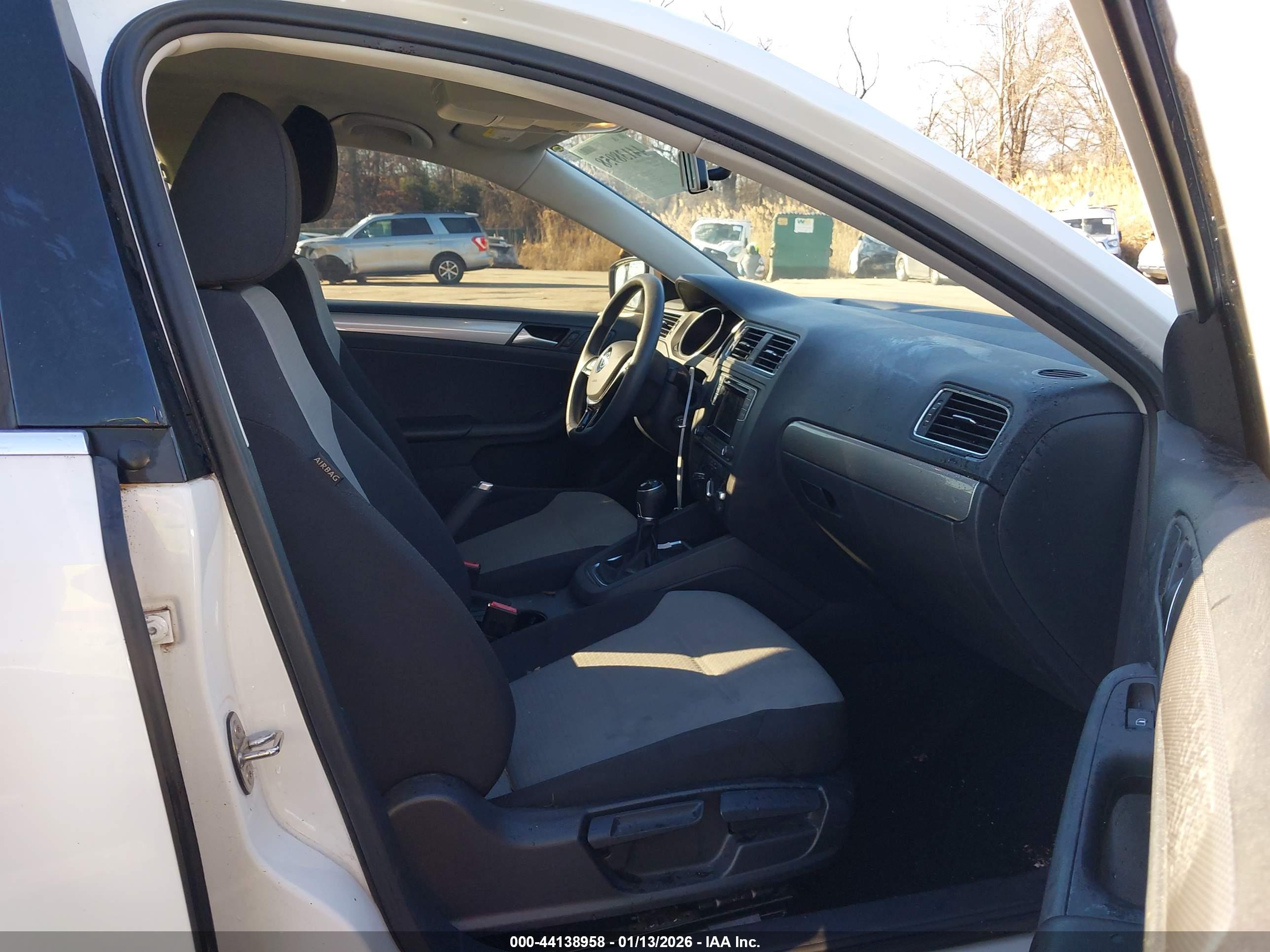 VOLKSWAGEN JETTA image 5
