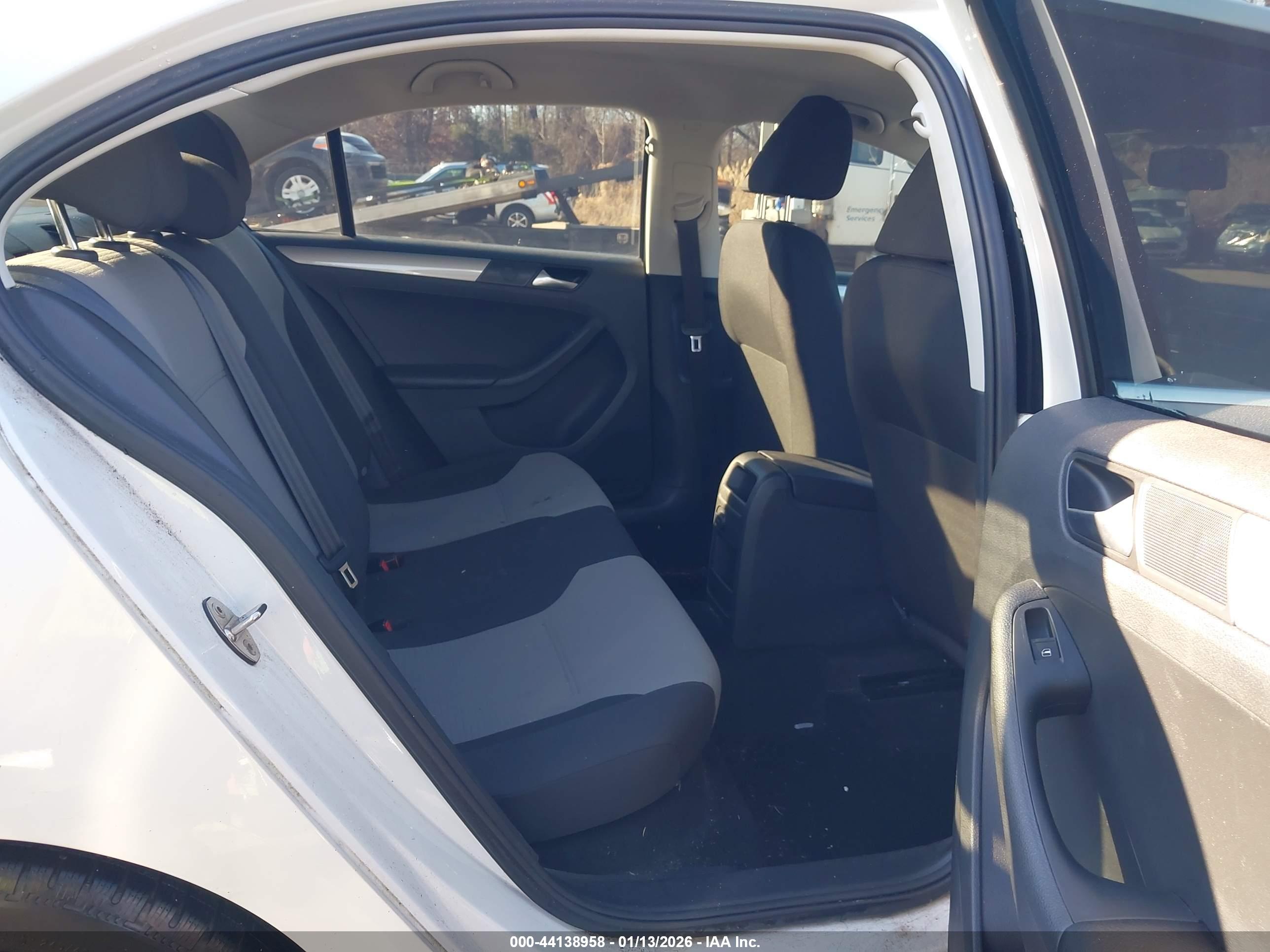VOLKSWAGEN JETTA image 8